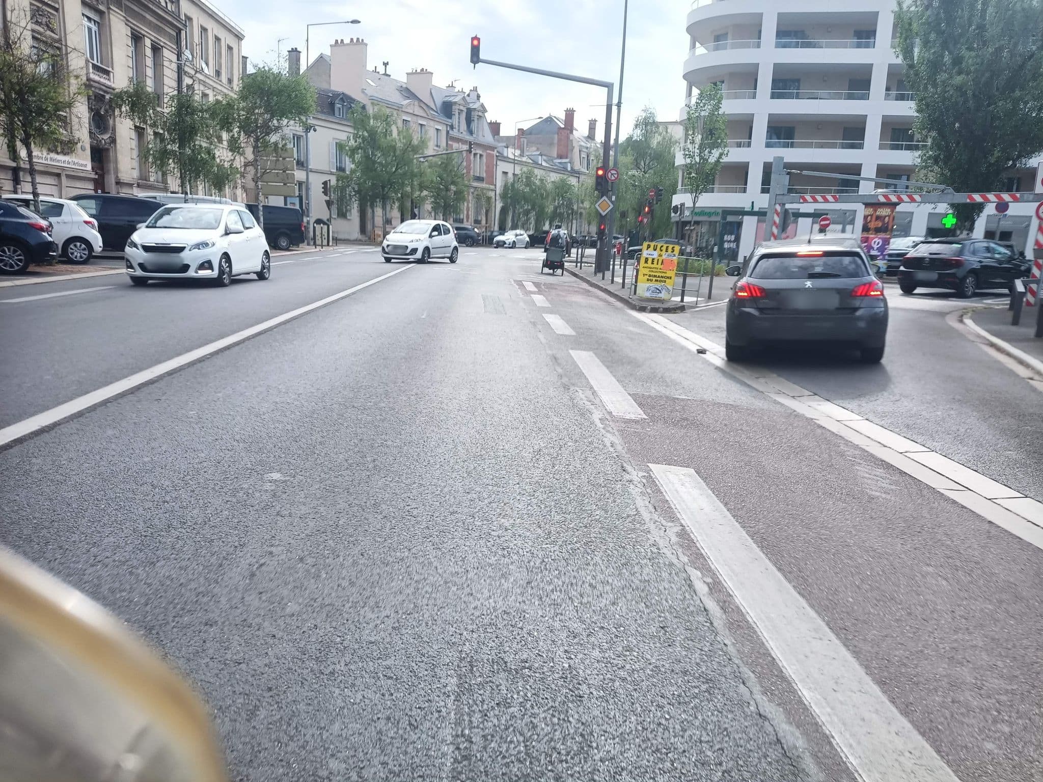 Street view near Chambre d'hôte Boulingrin, Reims — © connermacleod69 (CC BY-SA · Mapillary)