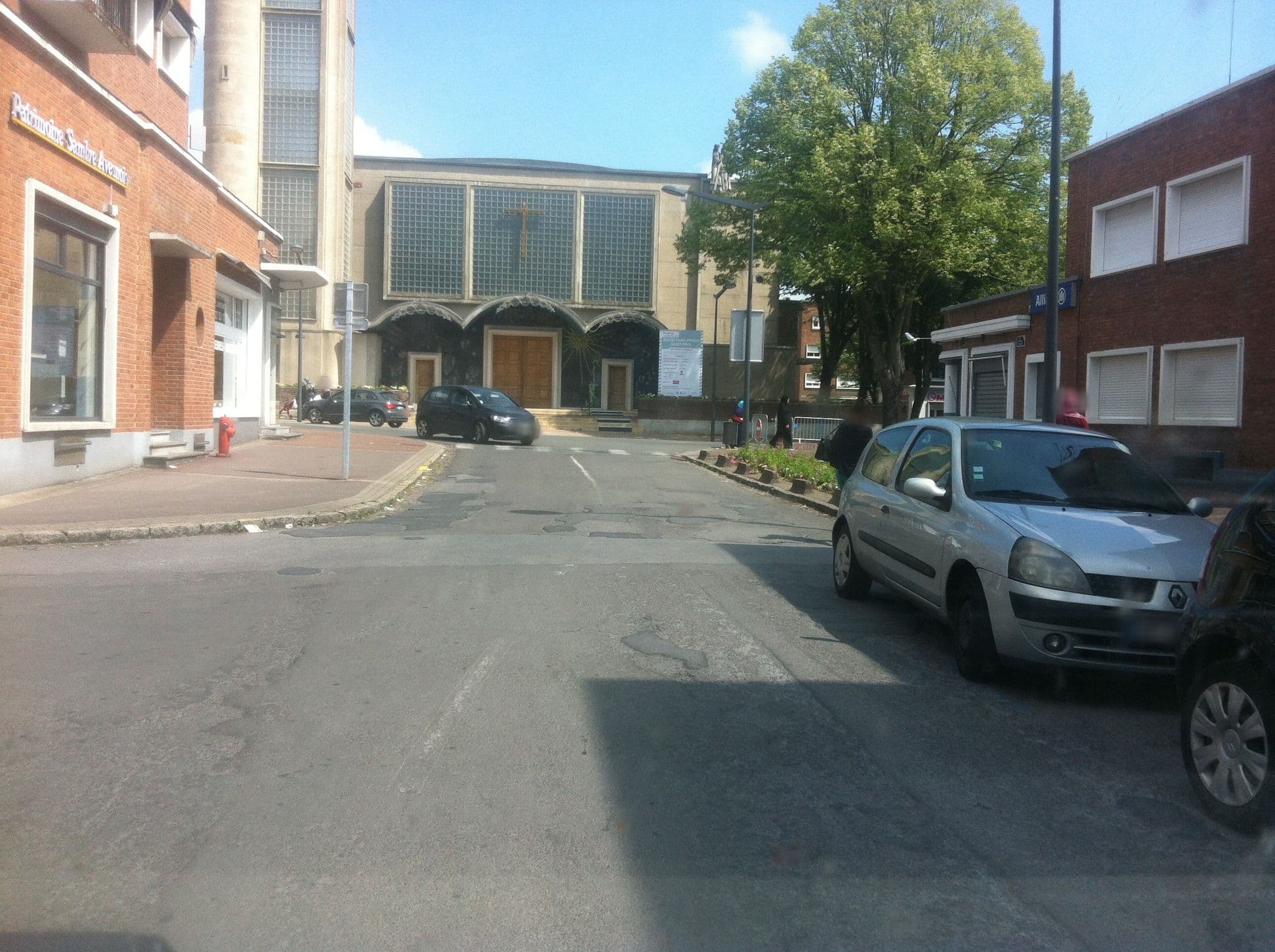 Street view near Selectour - Espace Voyages Evasion, Maubeuge — © raymond (CC BY-SA · Mapillary)