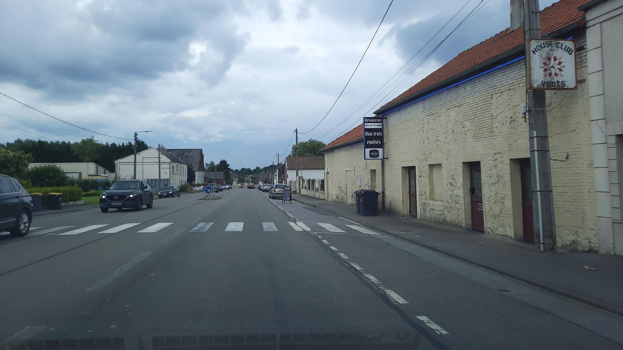 Street view near Hôtel la Tour des Lys, Maubeuge — © Yohann972 (CC BY-SA · Mapillary)