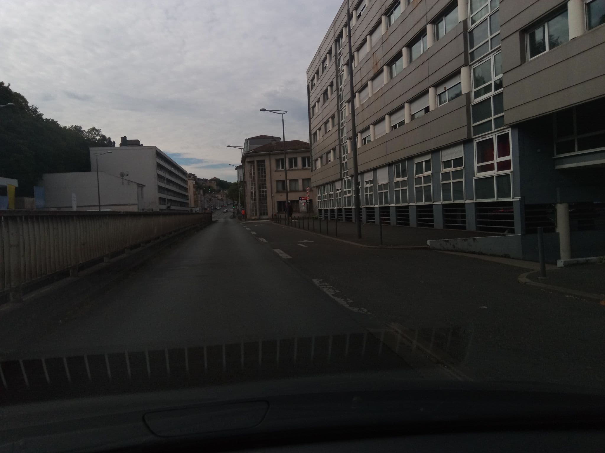 Street view near Les Estudines "Lamartine", Poitiers — © victuallers (CC BY-SA · Mapillary)