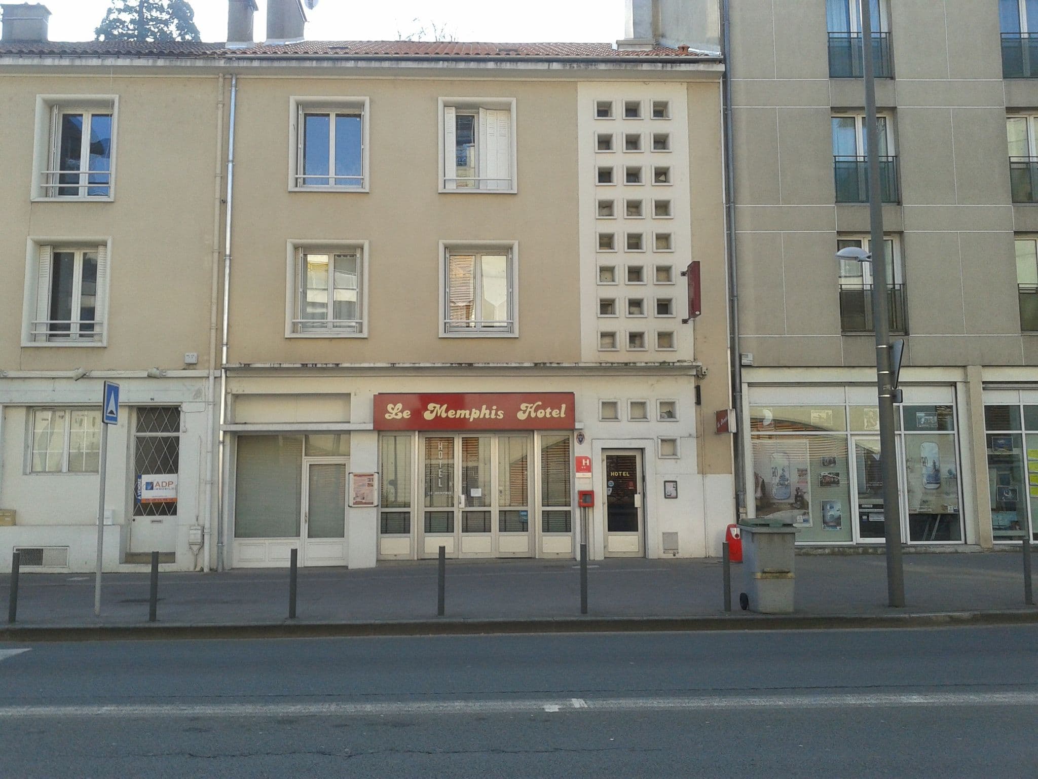 Street view near Le Memphis, Poitiers — © frem (CC BY-SA · Mapillary)