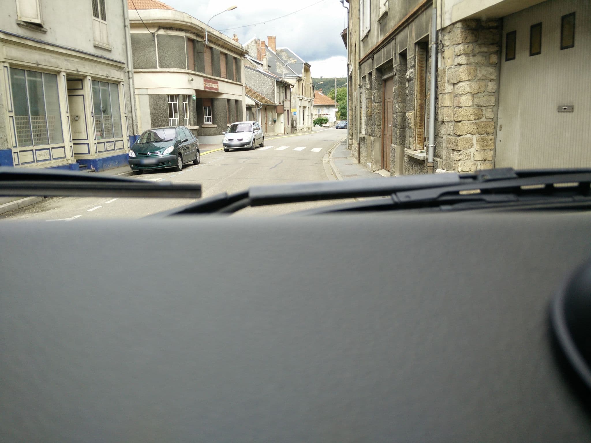 Street view near Dun Sur Meuse, Stenay — © bernardvoyageur (CC BY-SA · Mapillary)