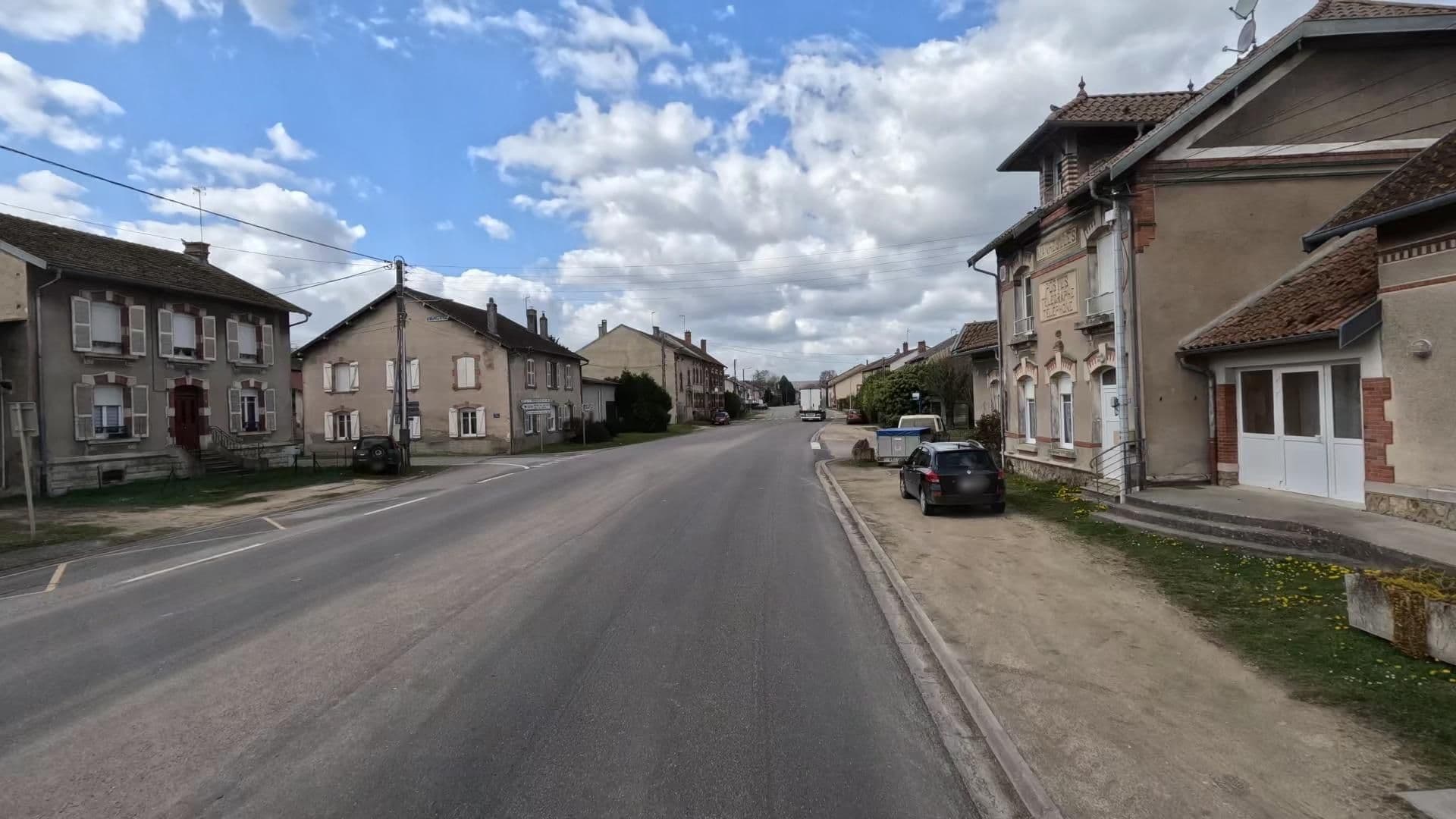 Street view near Logis de Manheulles, Étain — © bct (CC BY-SA · Mapillary)