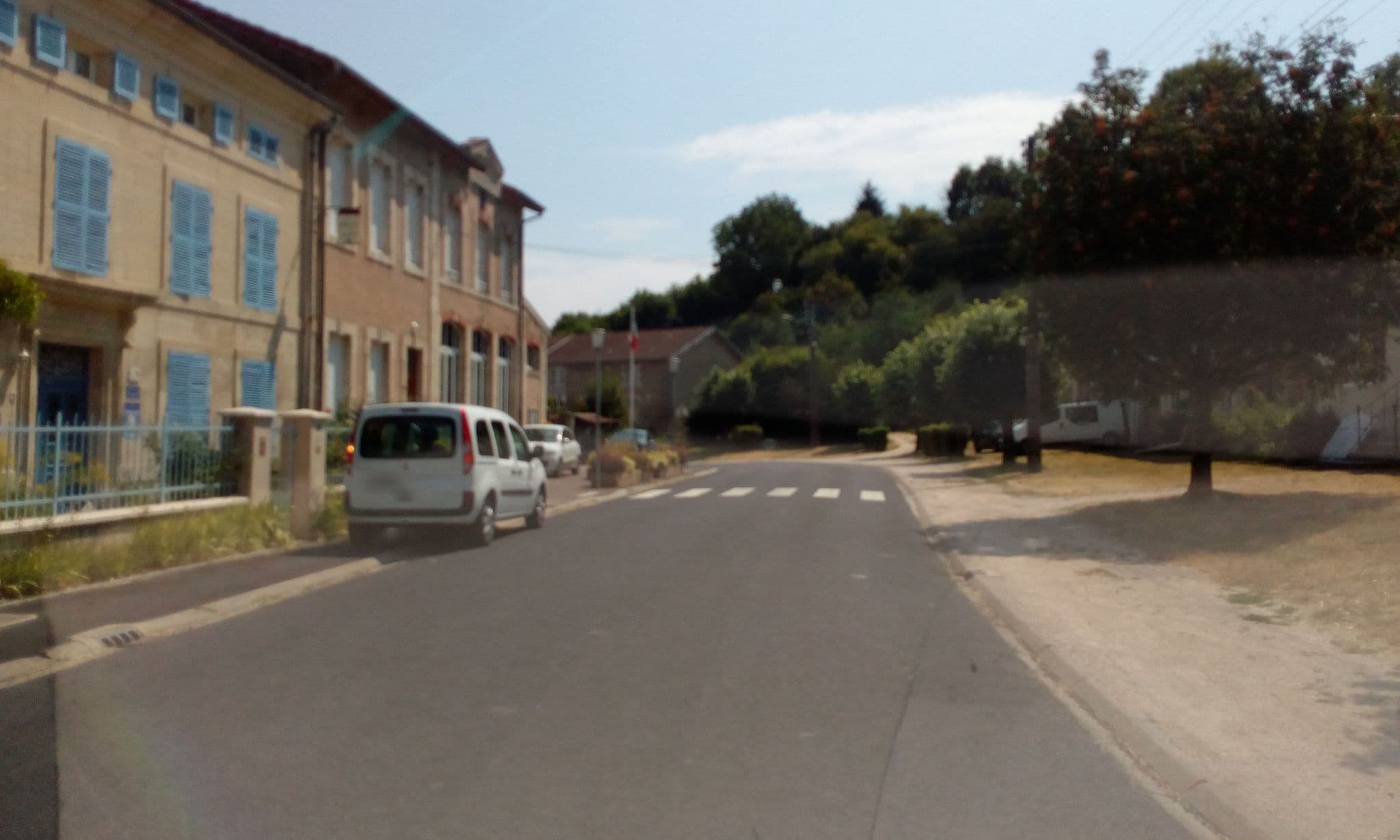 Street view near La Metairie du Manoir, Étain — © micmin1972 (CC BY-SA · Mapillary)