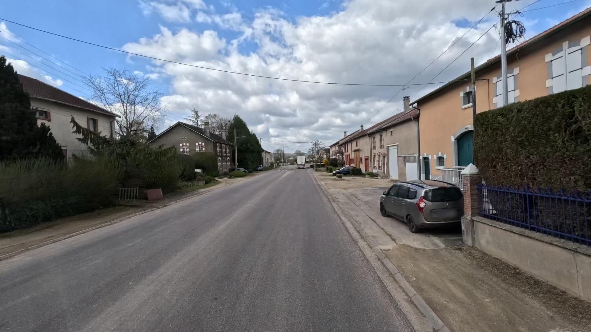 Street view near Gîte des Côtes de Meuse, Étain — © bct (CC BY-SA · Mapillary)