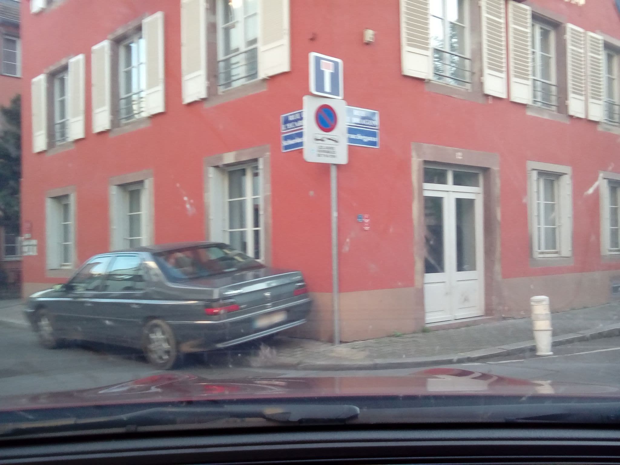 Street view near Hôtel du Dragon, Strasbourg — © siddhartha69 (CC BY-SA · Mapillary)