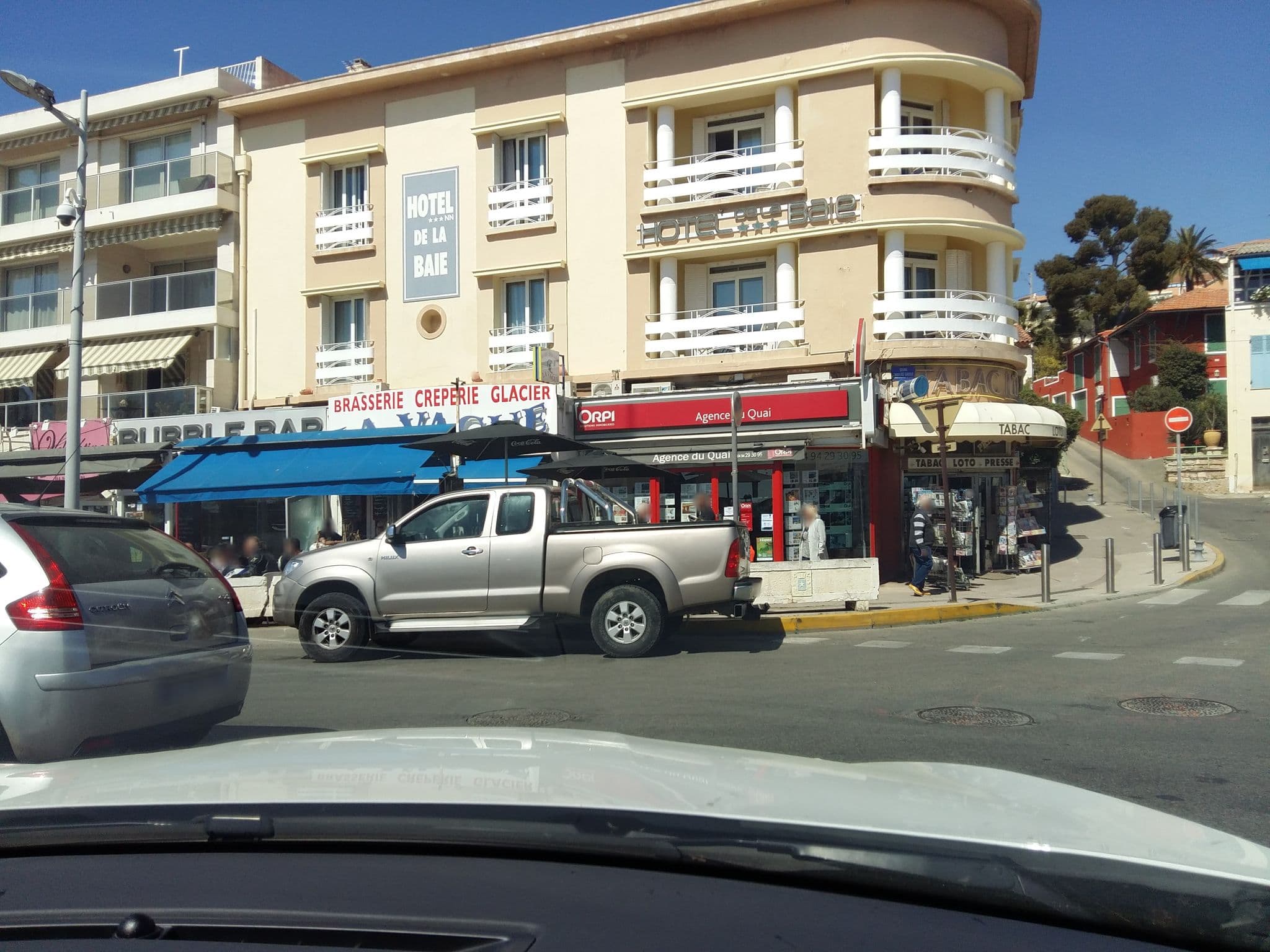 Street view near Hotel De La Baie Bandol, Bandol — © zimmy (CC BY-SA · Mapillary)