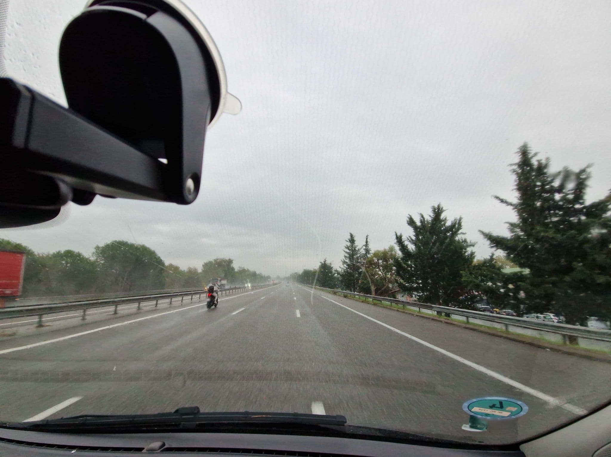 Street view near hotelF1 Fréjus Roquebrune-sur-Argens, Roquebrune-sur-Argens — © mcliquid (CC BY-SA · Mapillary)