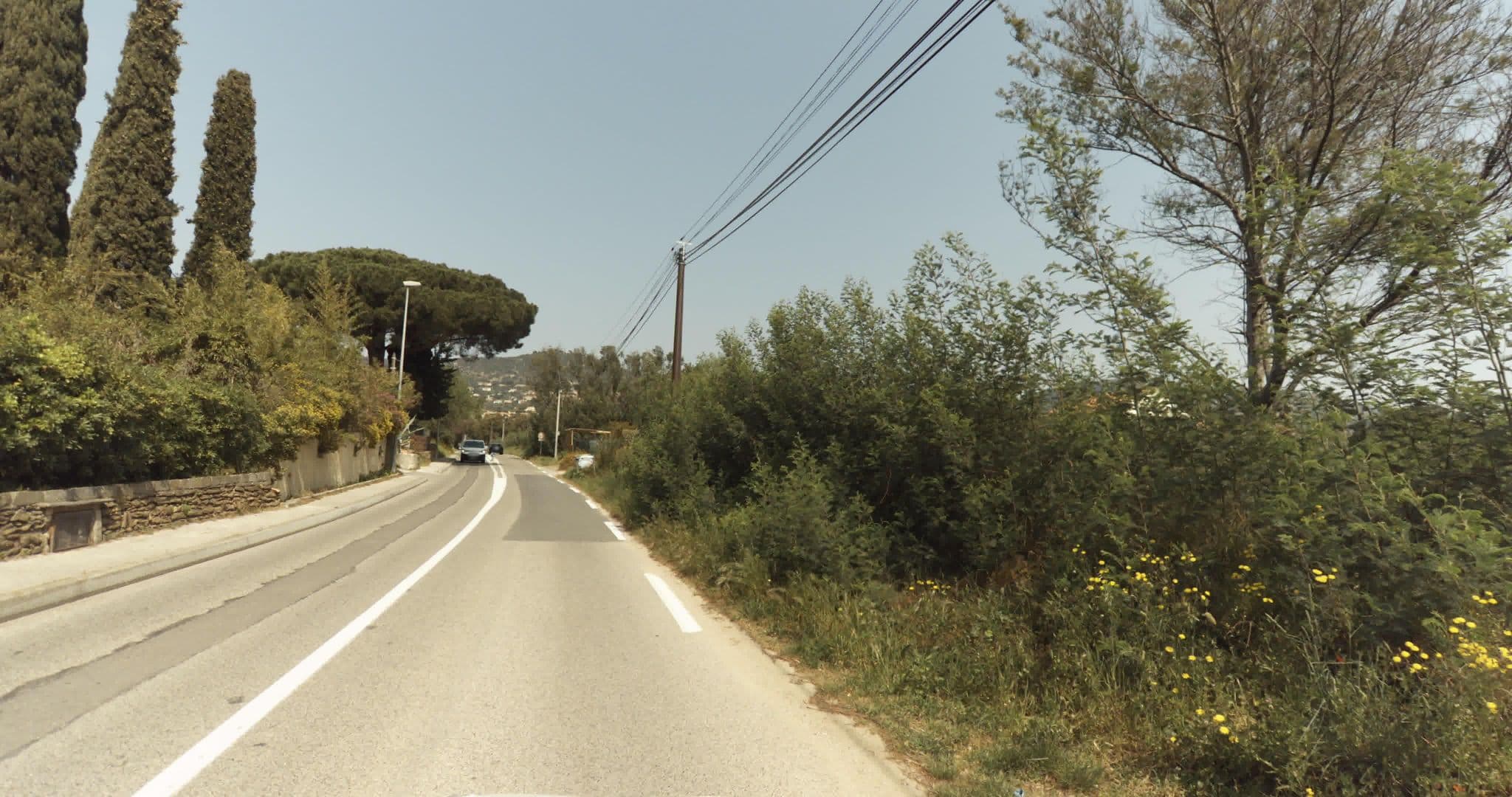 Street view near studio Pourquoi Pas, Bormes-les-Mimosas — © sogefi (CC BY-SA · Mapillary)