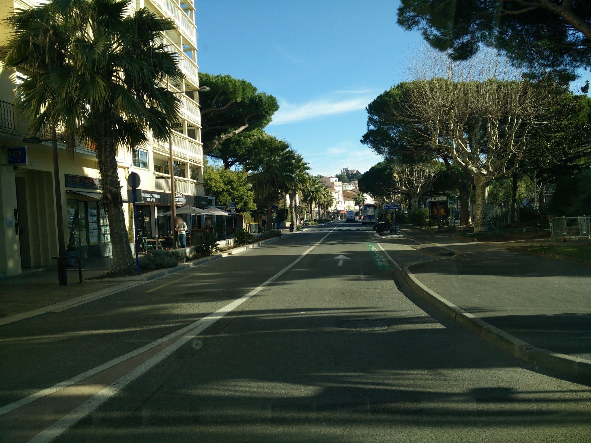 Street view near Perou, Sainte-Maxime — © joostjakob (CC BY-SA · Mapillary)
