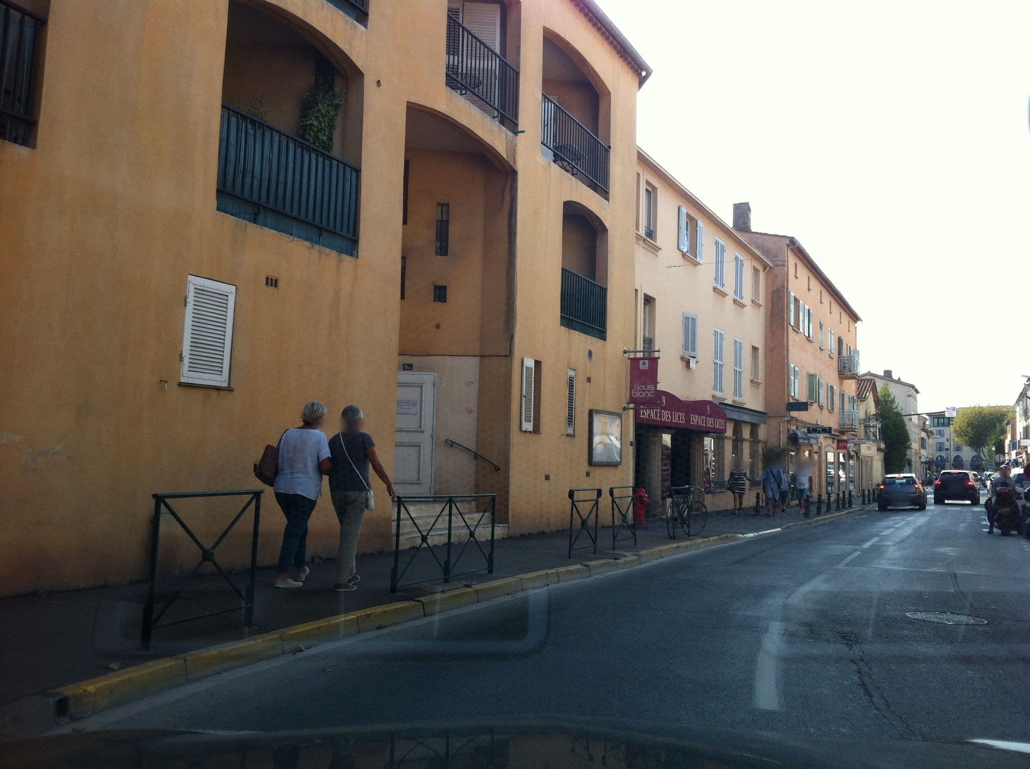 Street view near Hôtel le Colombier, Saint-Tropez — © dsi77190 (CC BY-SA · Mapillary)