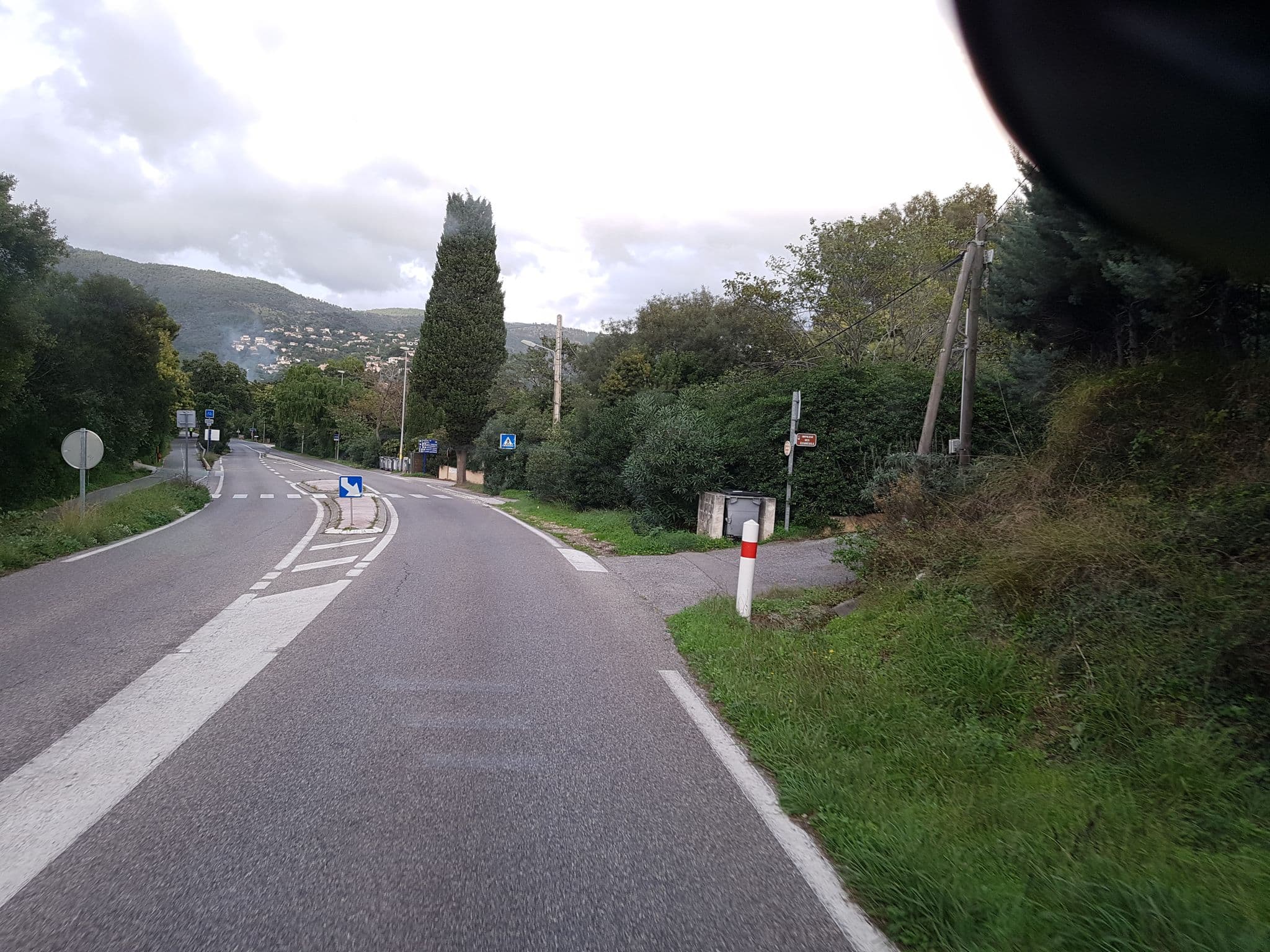 Street view near Residence le Mas, Le Lavandou — © bernardvoyageur (CC BY-SA · Mapillary)