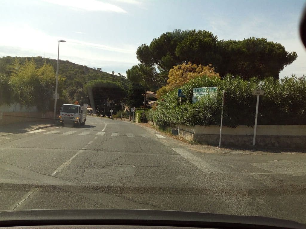 Street view near La Bastide Des Pins, Le Pradet — © selfishseahorse (CC BY-SA · Mapillary)