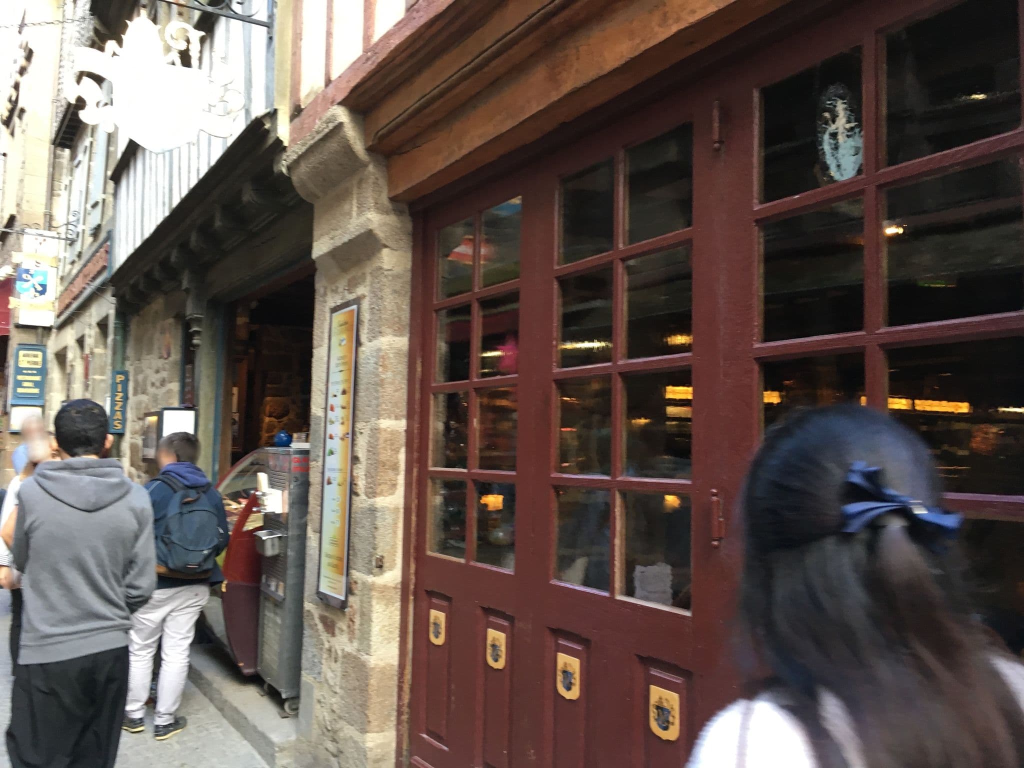 Street view near Restaurant L'Auberge Saint-Pierre, Roz-sur-Couesnon — © southglos (CC BY-SA · Mapillary)