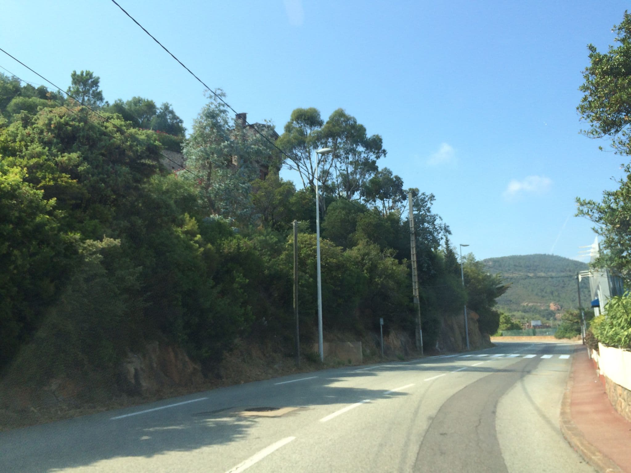 Street view near Hotel Tour D'Esquillon Miramar, Théoule-sur-Mer — © sarawabreus (CC BY-SA · Mapillary)