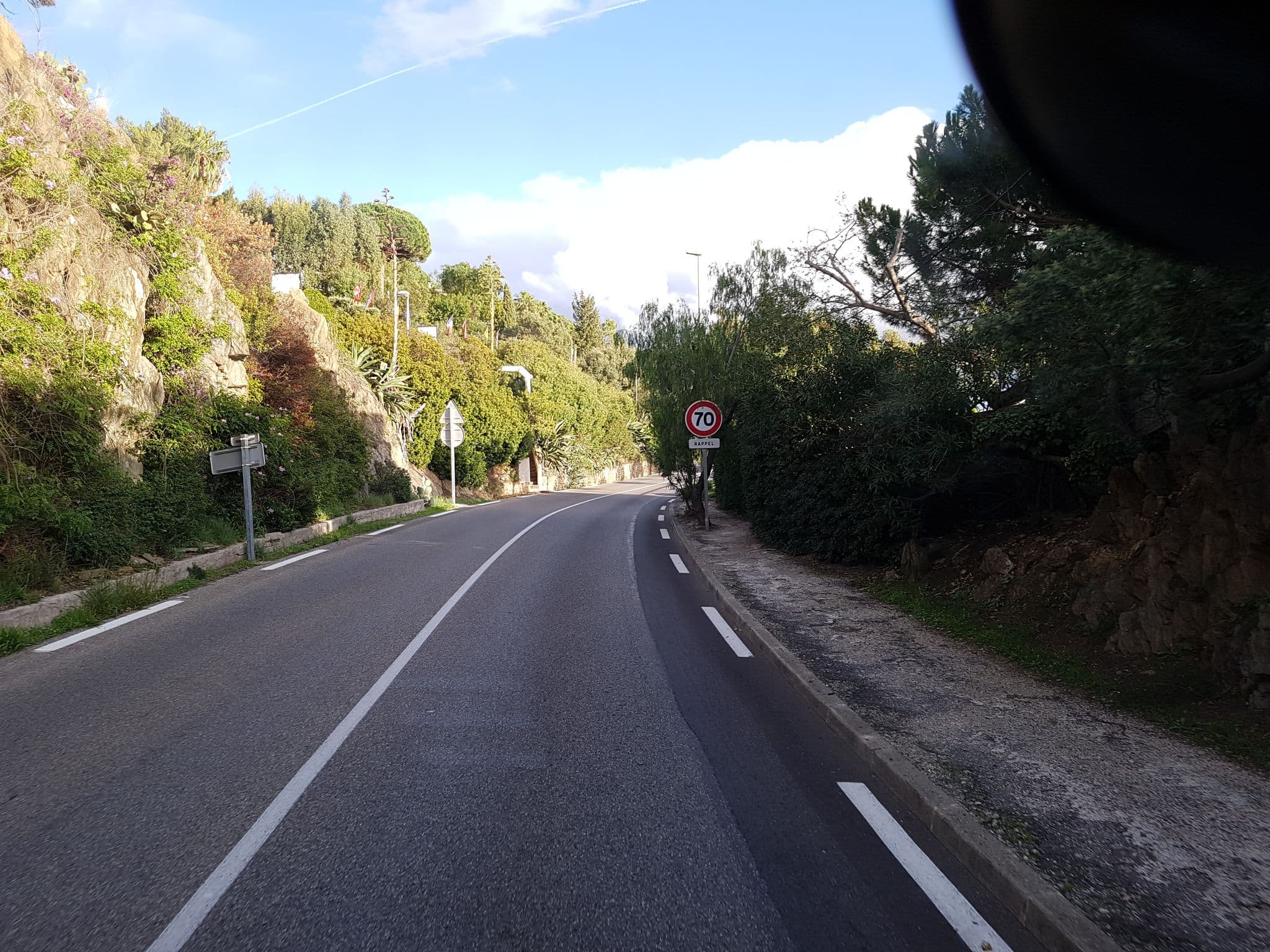 Street view near Vakantiehuisje in St.-Claire 🌅☀️🇫🇷, Le Lavandou — © bernardvoyageur (CC BY-SA · Mapillary)