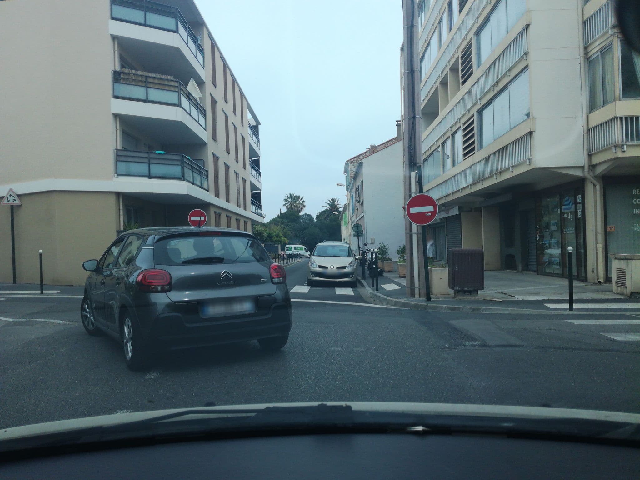 Street view near La Bastide du Plantier, Hyères — © baptistemm (CC BY-SA · Mapillary)