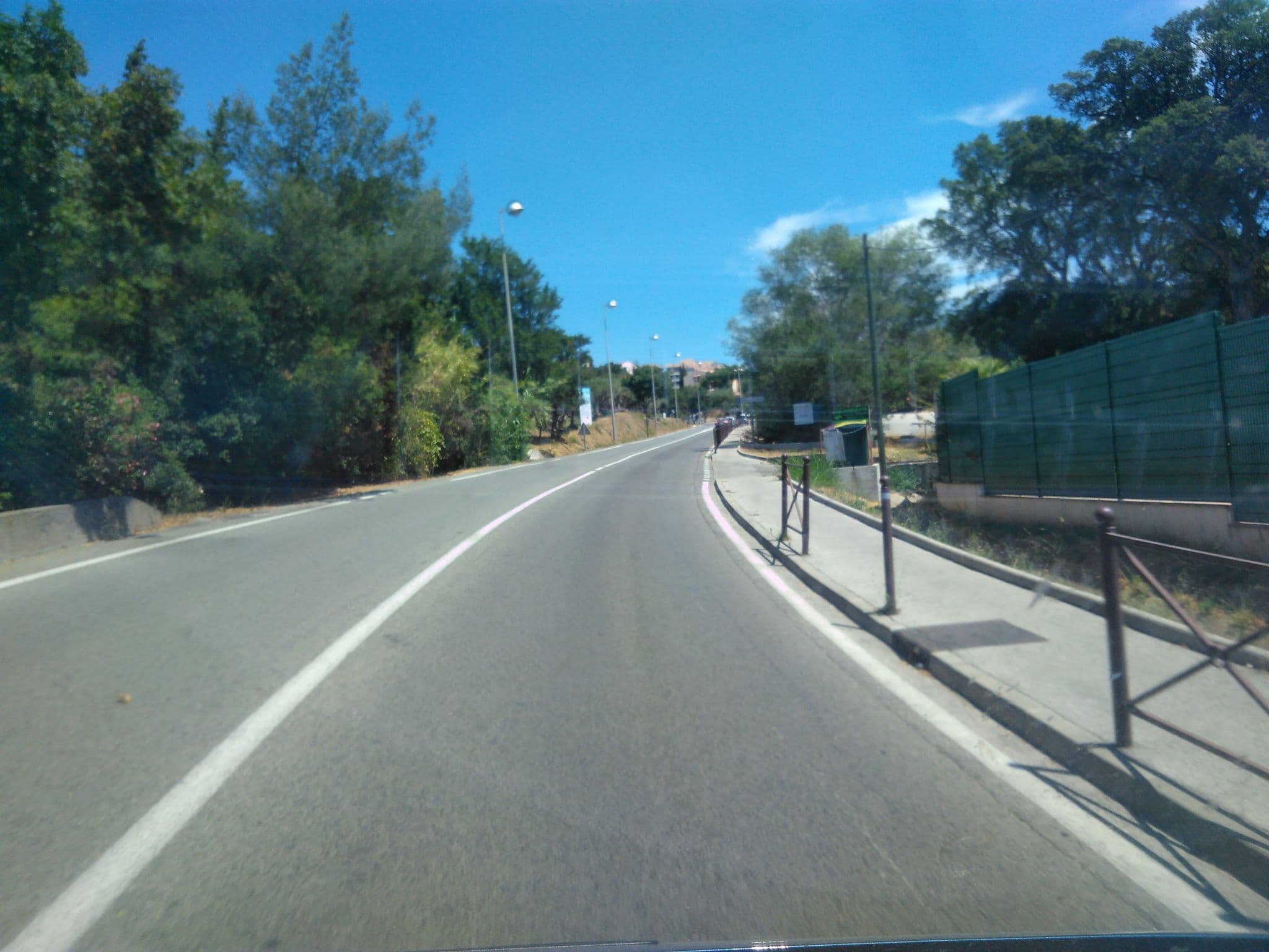 Street view near Le Parc des Chênes, La Croix-Valmer — © mknight (CC BY-SA · Mapillary)