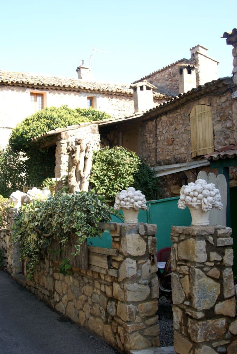 Street view near Le Logis du Guetteur, Les Arcs — © txllxt (CC BY-SA · Mapillary)