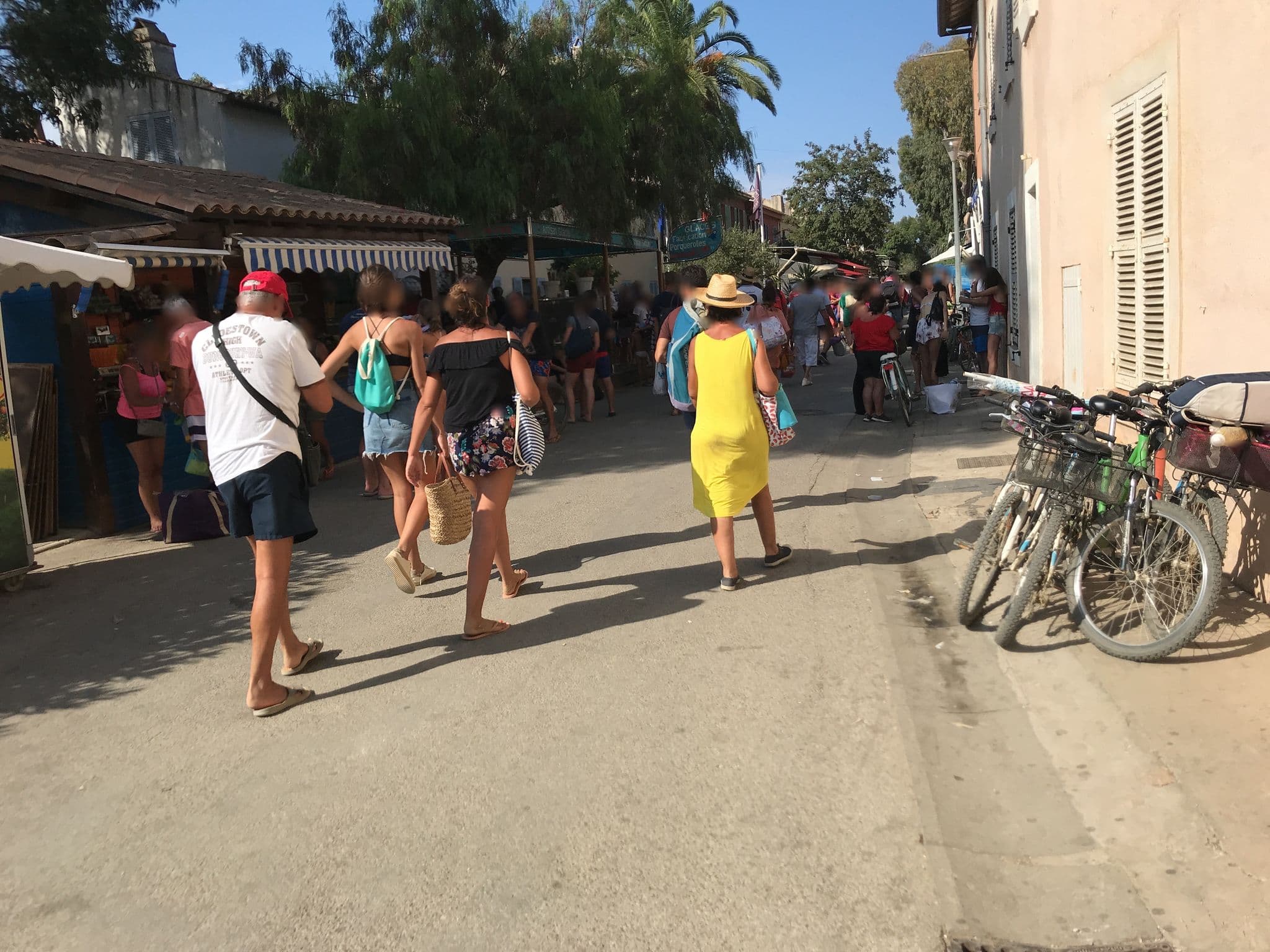 Street view near Auberge les Glycines, Hyères — © unmap (CC BY-SA · Mapillary)