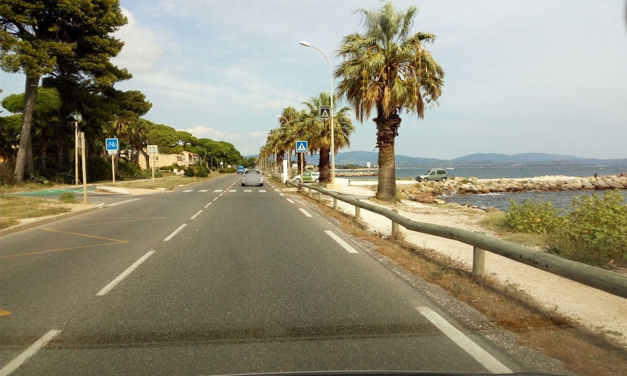Street view near Hôtel-Club le Plein Sud, Hyères — © selfishseahorse (CC BY-SA · Mapillary)