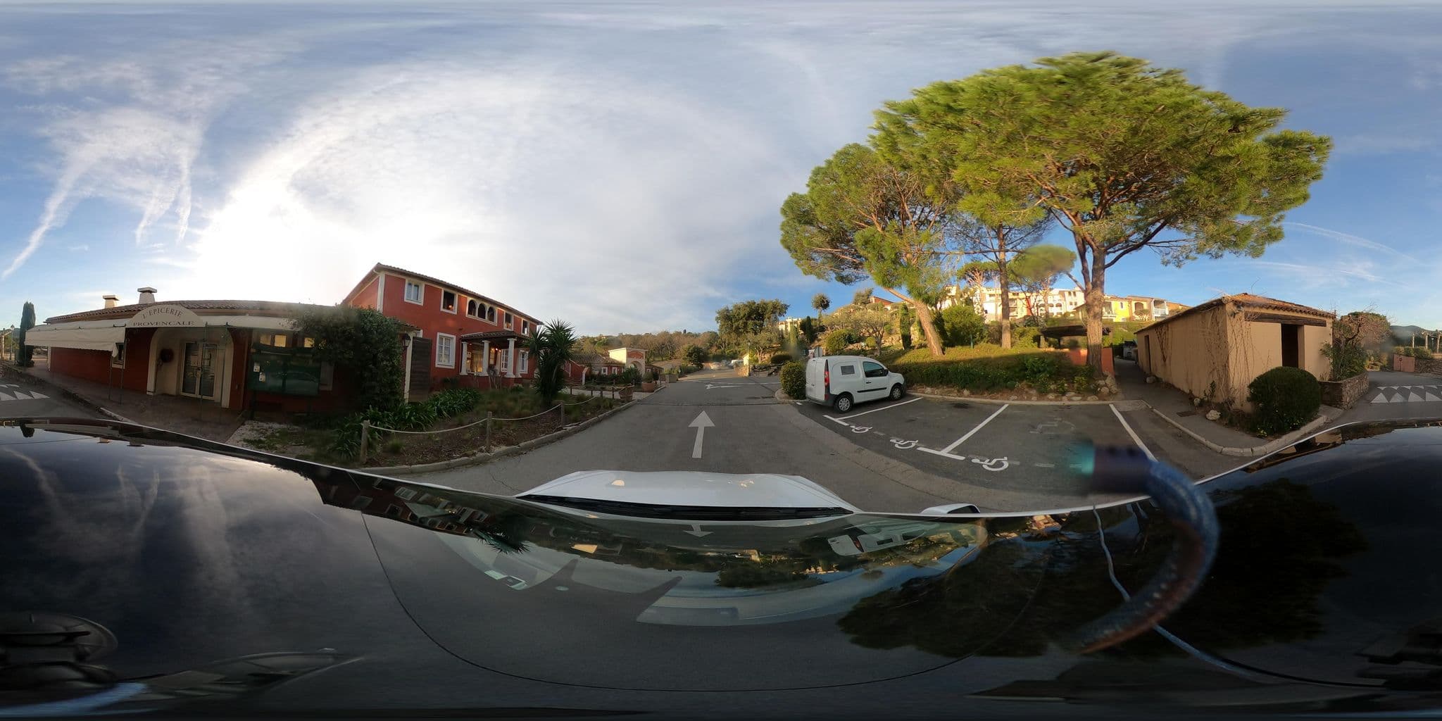 Street view near Résidence Les Restanques du Golfe de St-Tropez, Grimaud — © sogefi (CC BY-SA · Mapillary)