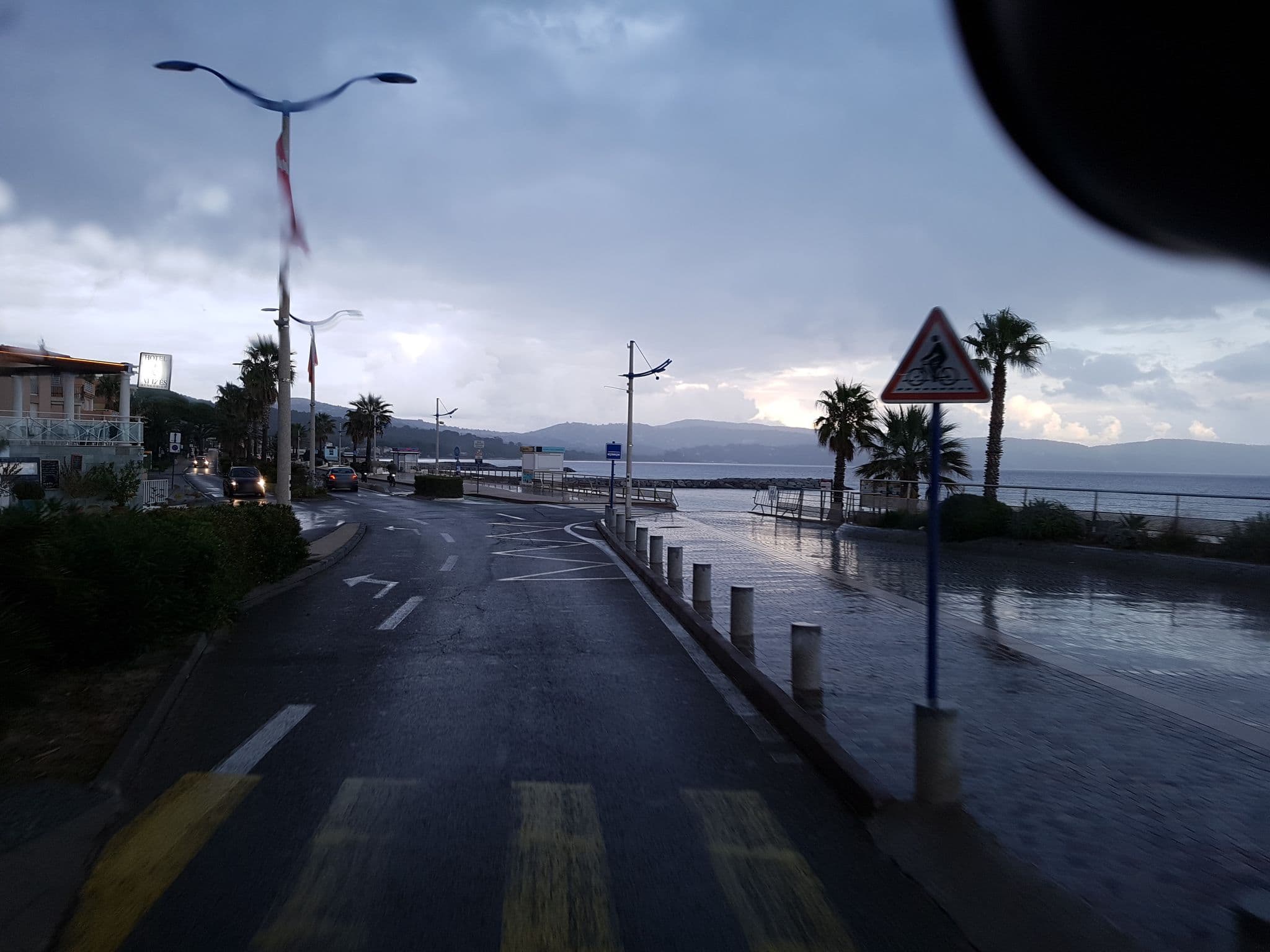 Street view near Hotel Les Alizés, Cavalaire-sur-Mer — © bernardvoyageur (CC BY-SA · Mapillary)
