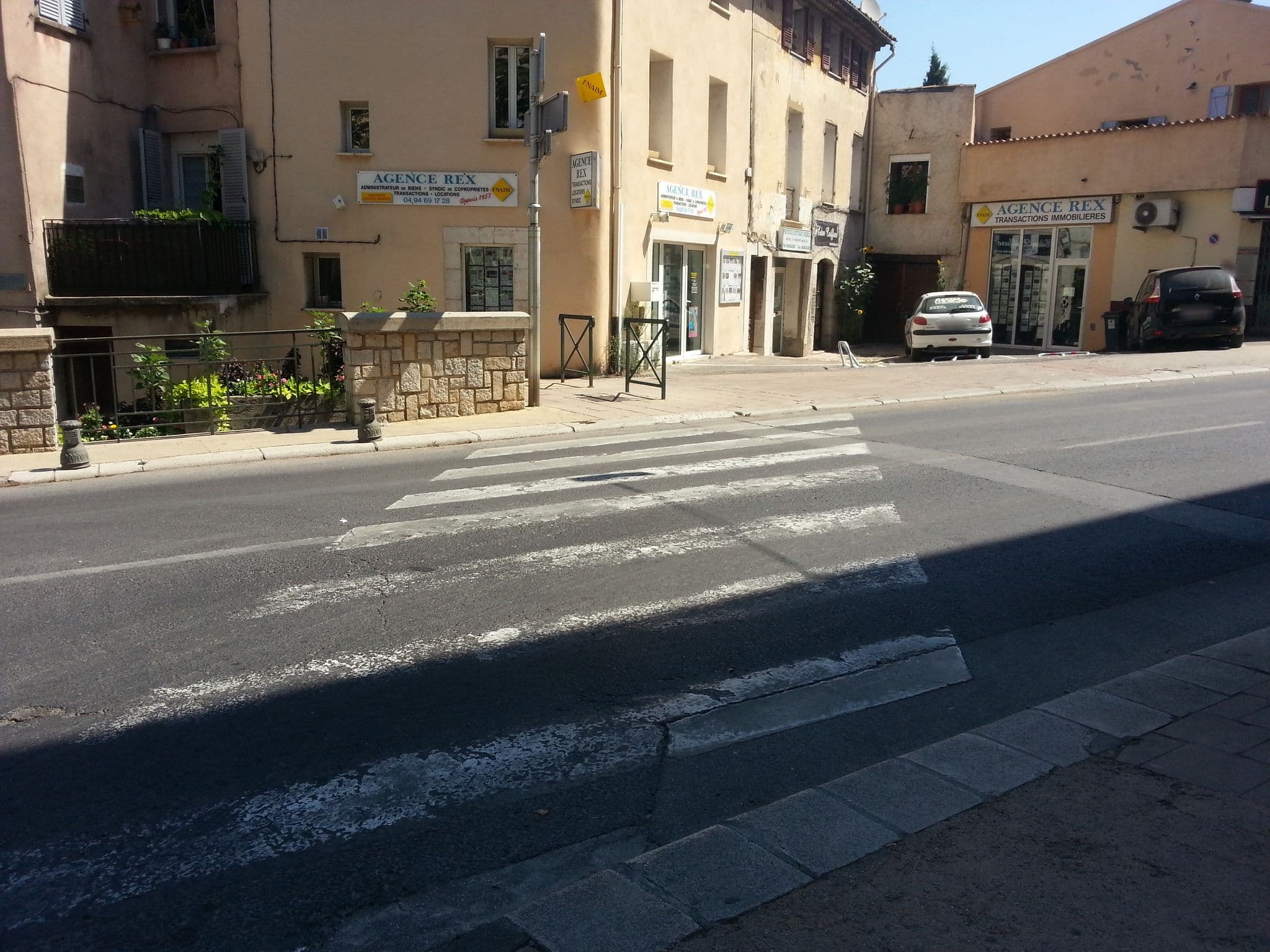 Street view near Hostellerie du Domaine Lou Paradou, Brignoles — © jmglv (CC BY-SA · Mapillary)