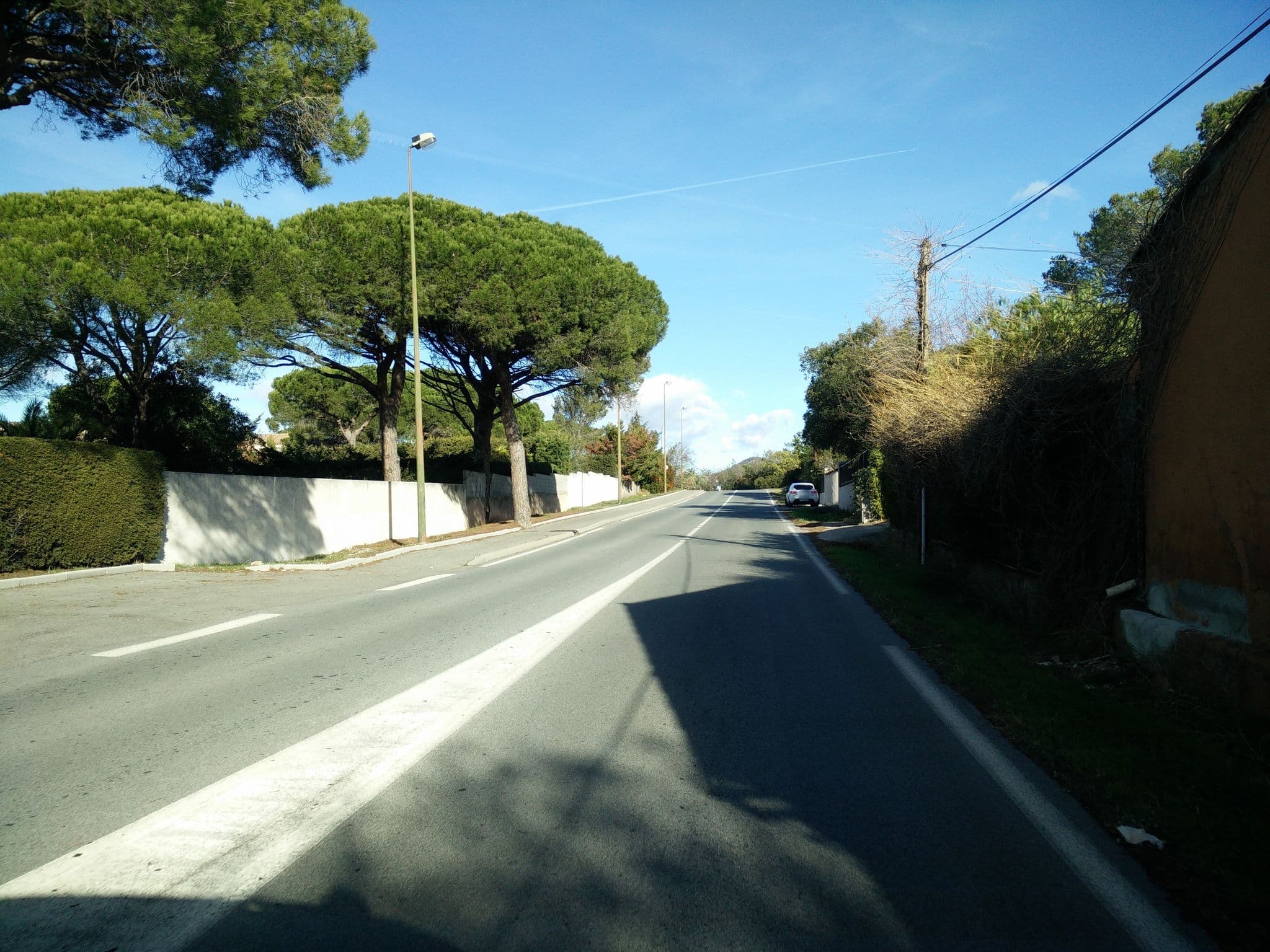 Street view near Nakato, Fréjus — © joostjakob (CC BY-SA · Mapillary)