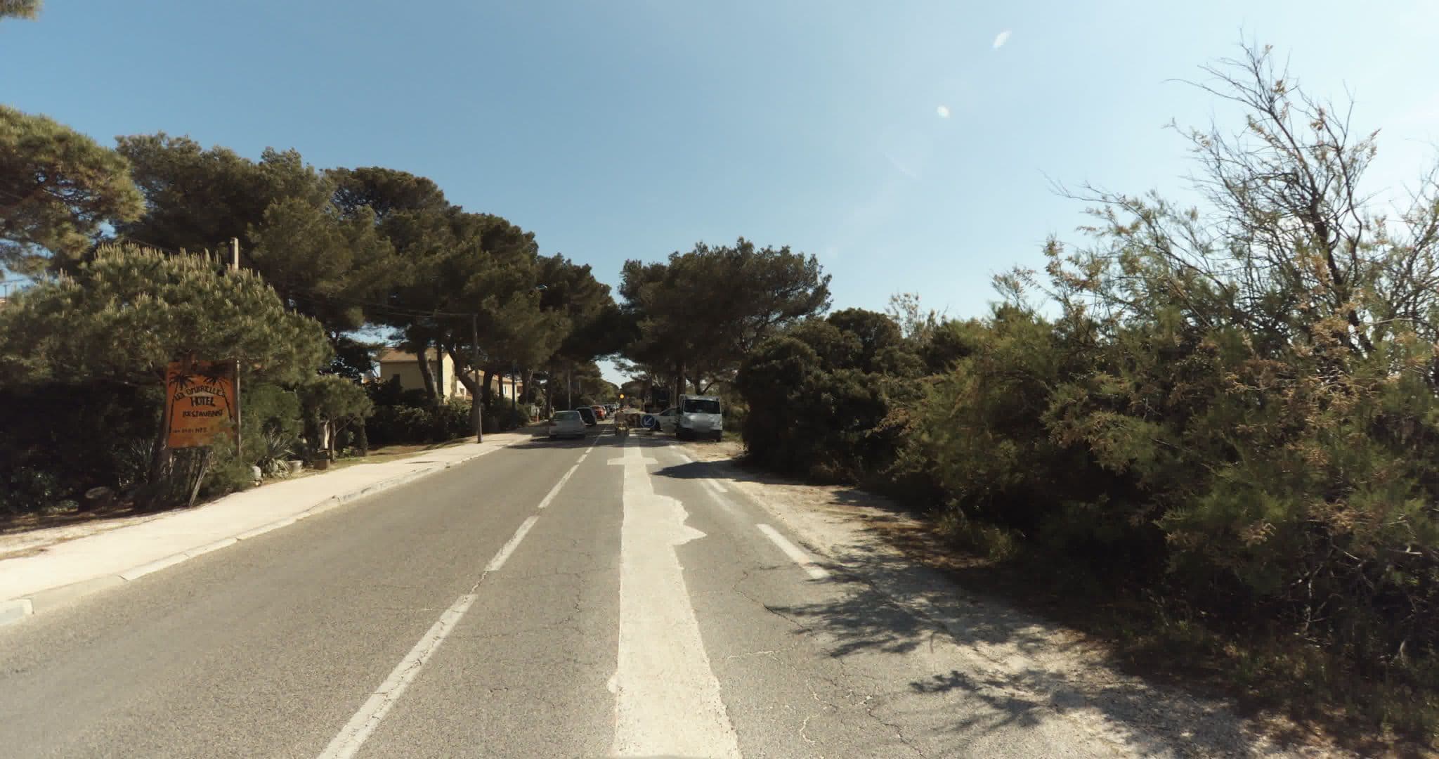 Street view near Hôtel Restaurant les Ombrelles, Hyères — © sogefi (CC BY-SA · Mapillary)