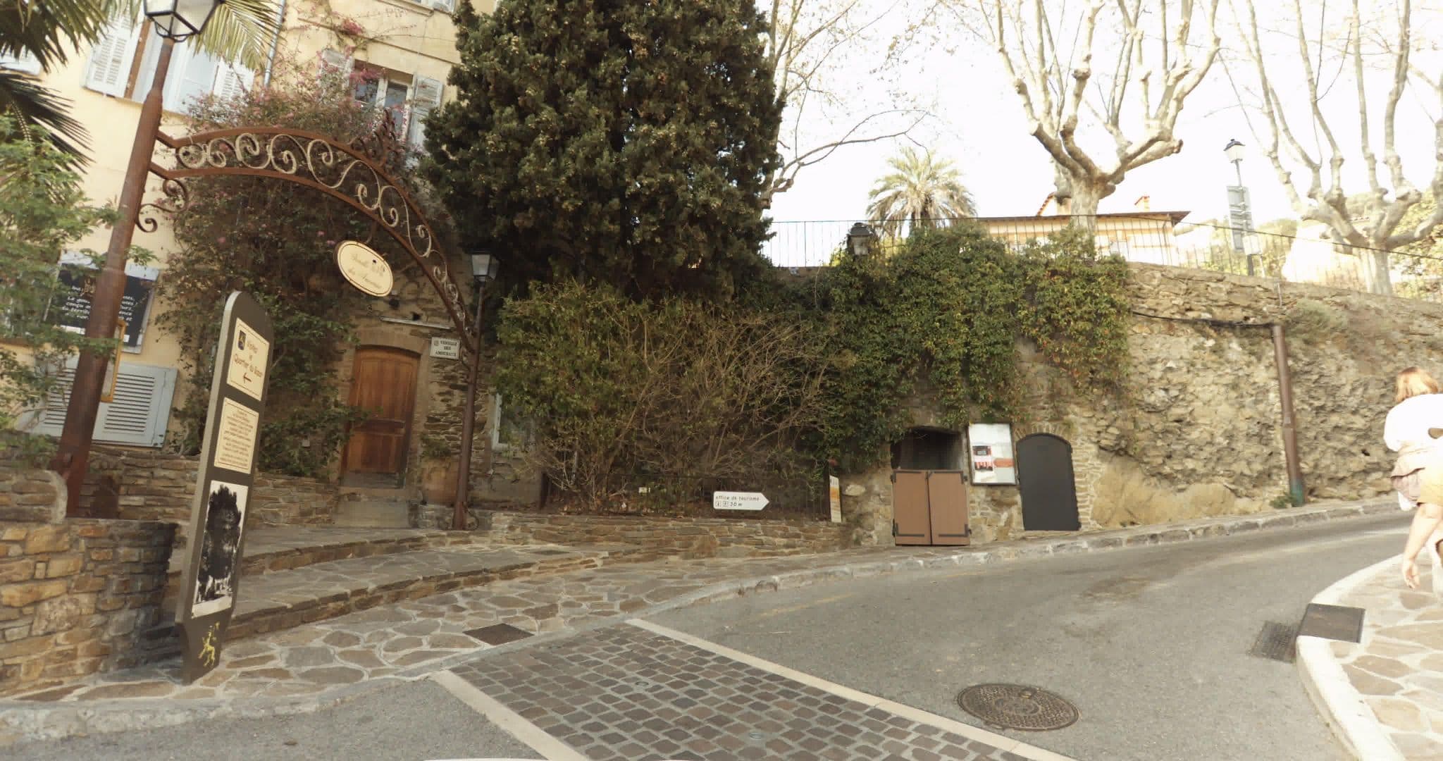 Street view near Hôtel Restaurant de la Plage, Bormes-les-Mimosas — © sogefi (CC BY-SA · Mapillary)