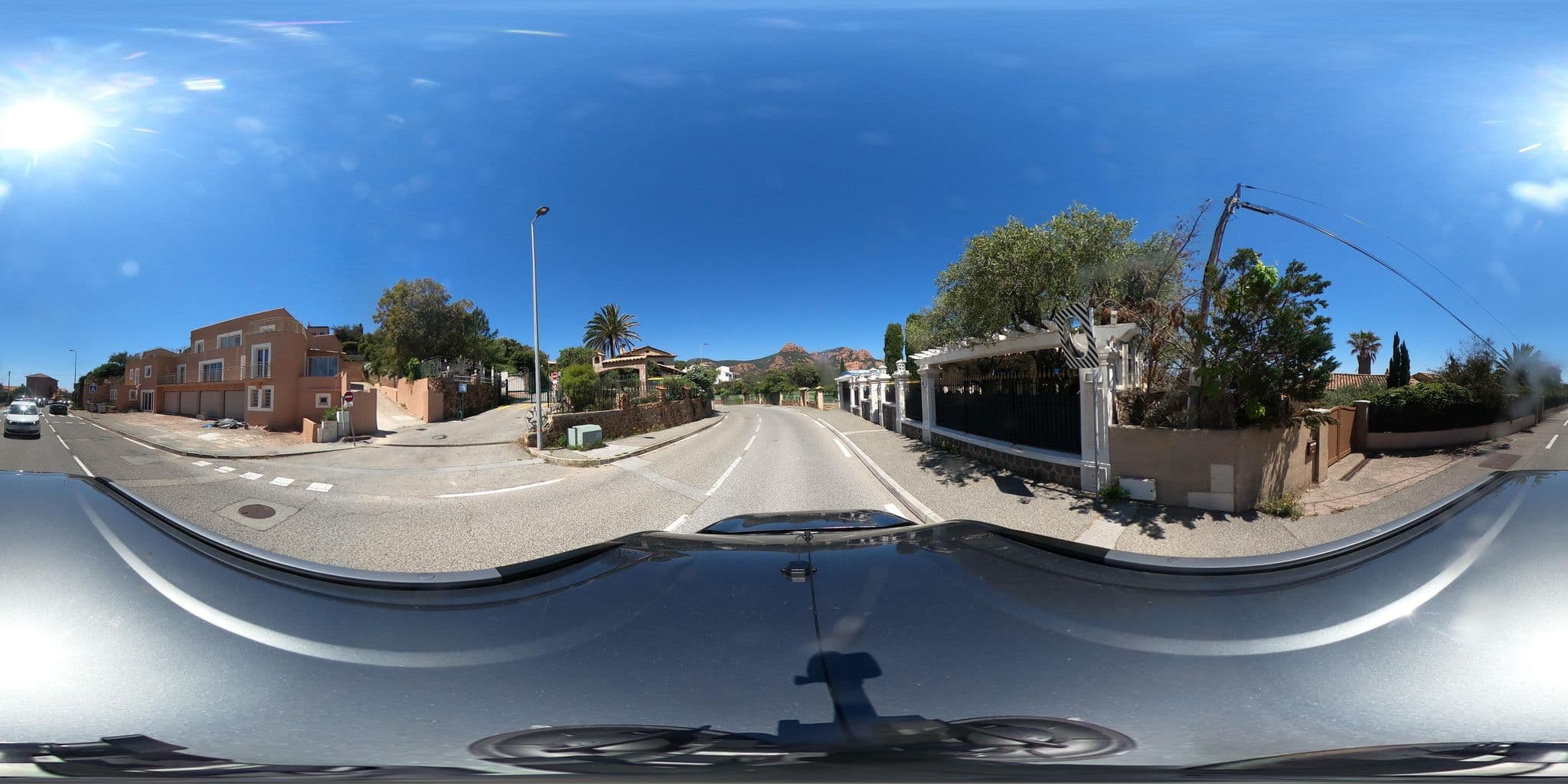 Street view near La Corniche d'Anthéor, Théoule-sur-Mer — © eric_s (CC BY-SA · Mapillary)