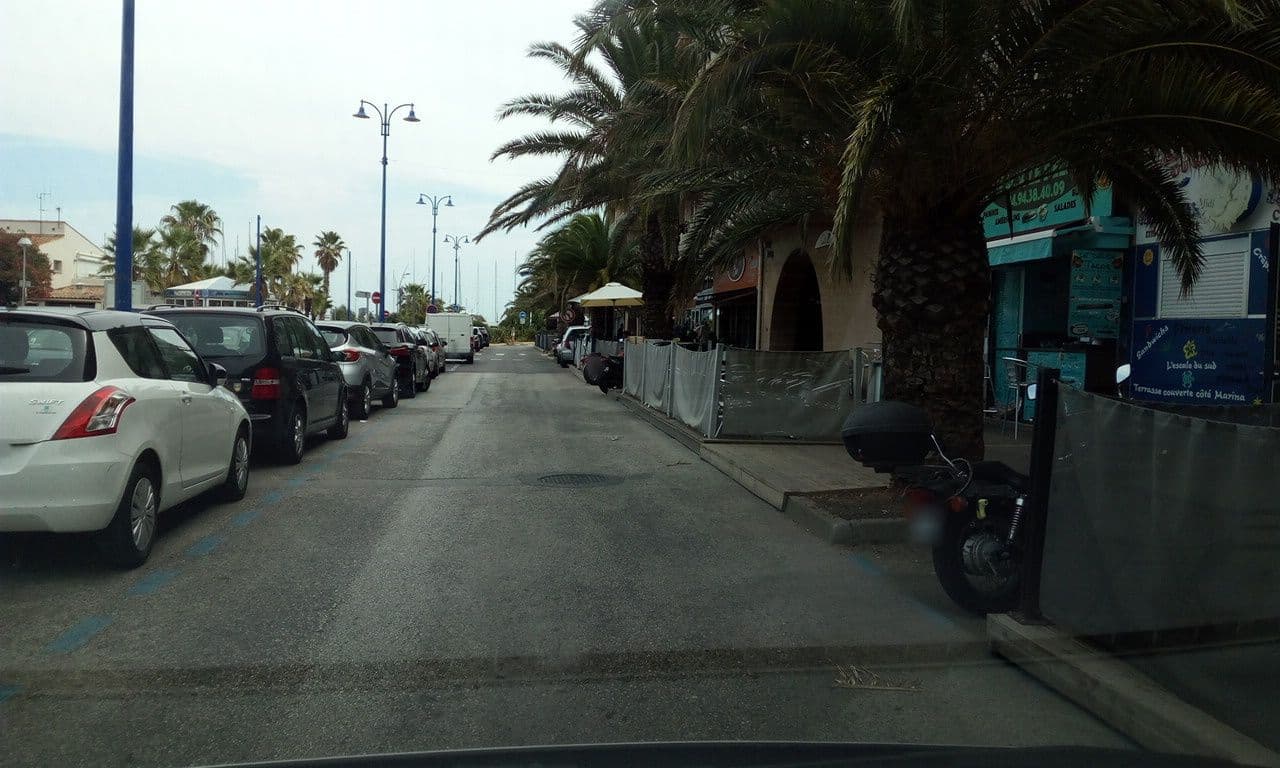 Street view near Locations Maeva Particuliers Hyères Parc, Hyères — © selfishseahorse (CC BY-SA · Mapillary)