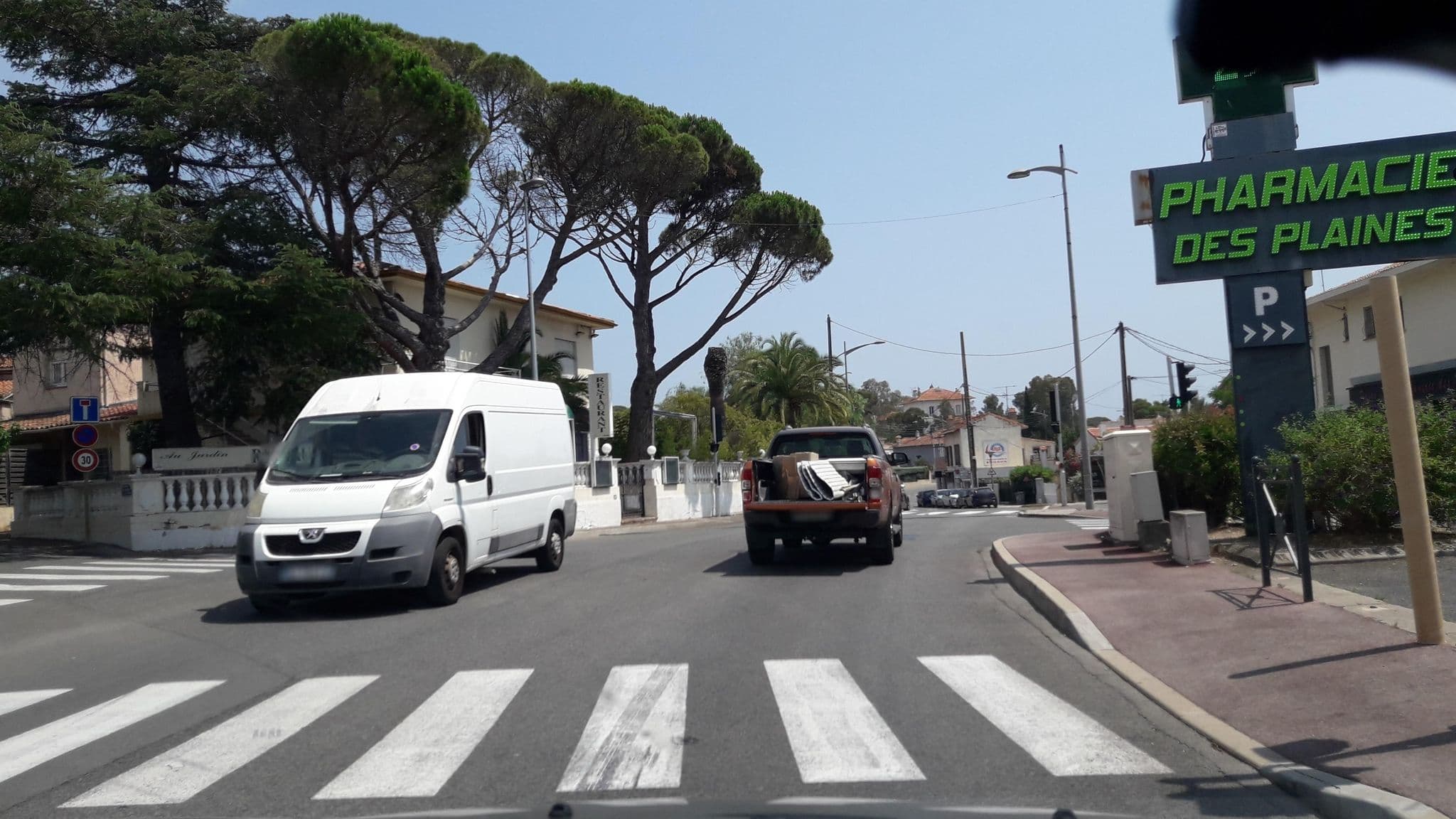 Street view near Manell Andersson, Saint-Raphaël — © eric_s (CC BY-SA · Mapillary)