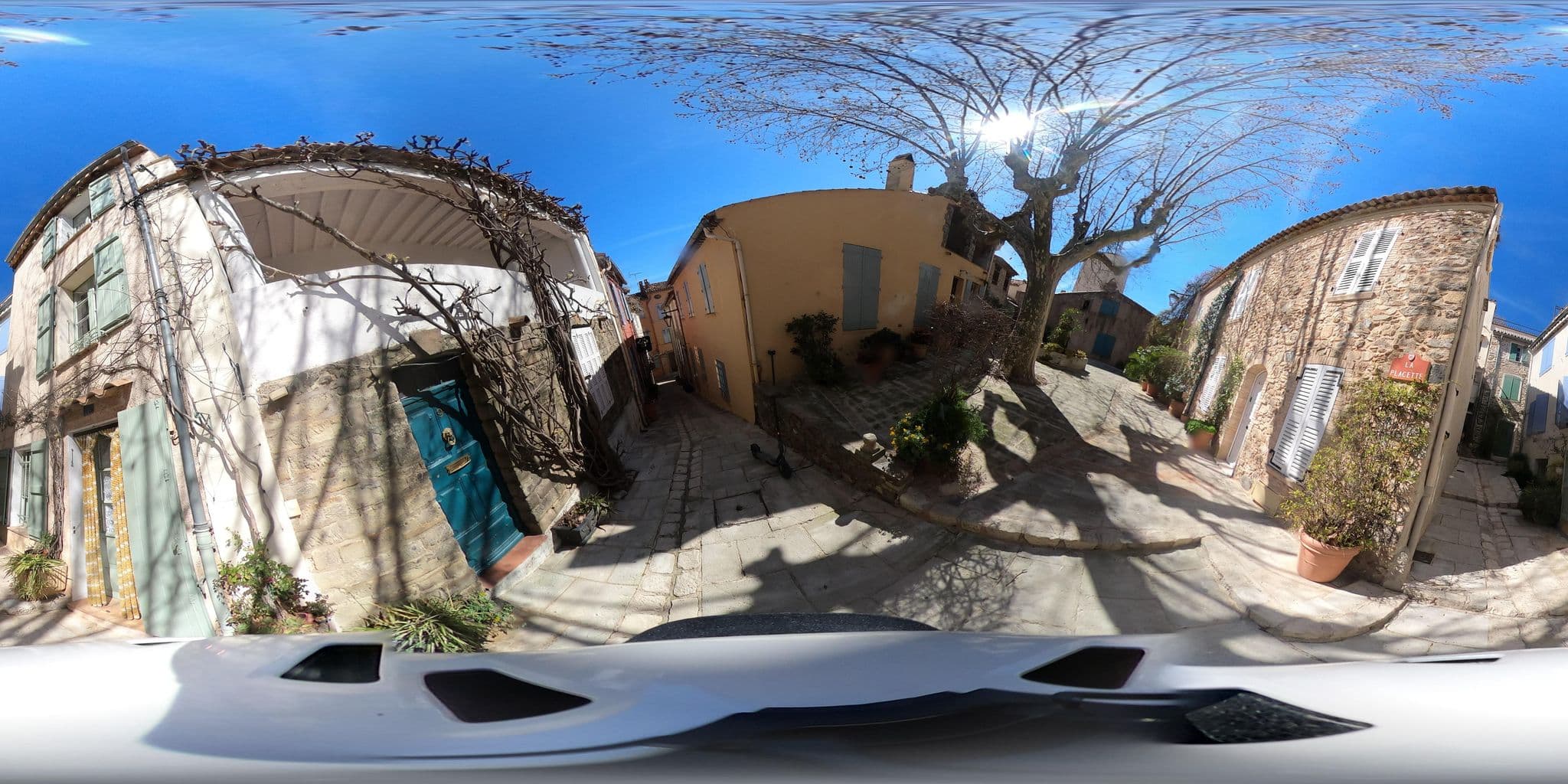 Street view near Pierre et Vacances Resort, Grimaud — © sogefi (CC BY-SA · Mapillary)