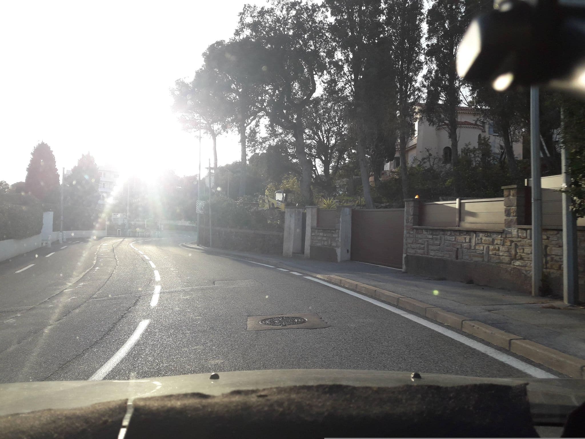 Street view near Les Flots Bleus, Saint-Raphaël — © eric_s (CC BY-SA · Mapillary)