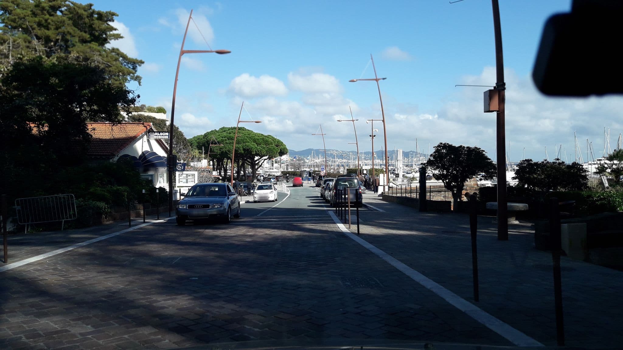 Street view near Hôtel restaurant La Calanque, Théoule-sur-Mer — © eric_s (CC BY-SA · Mapillary)