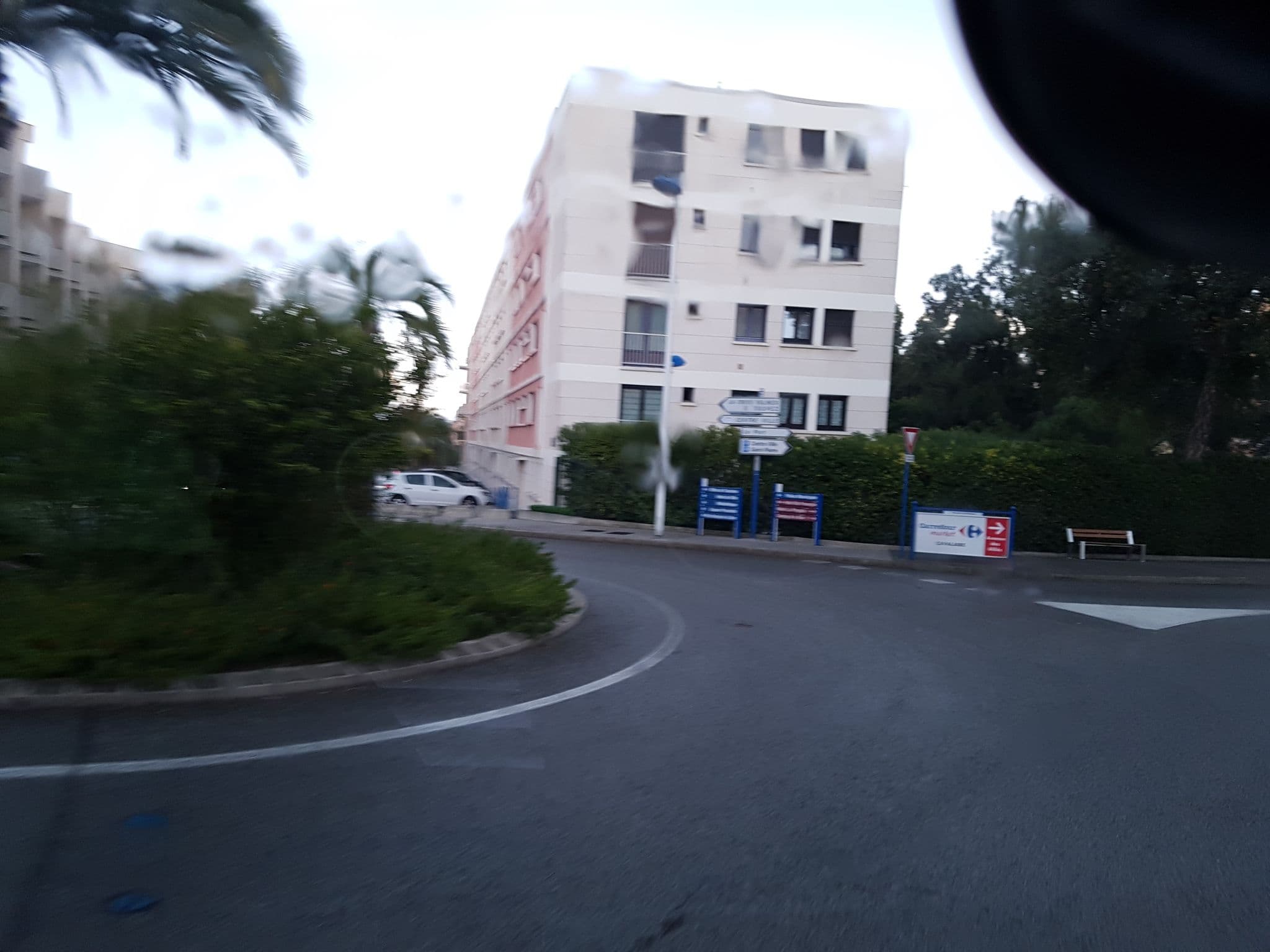 Street view near Hôtel Maya, Cavalaire-sur-Mer — © bernardvoyageur (CC BY-SA · Mapillary)