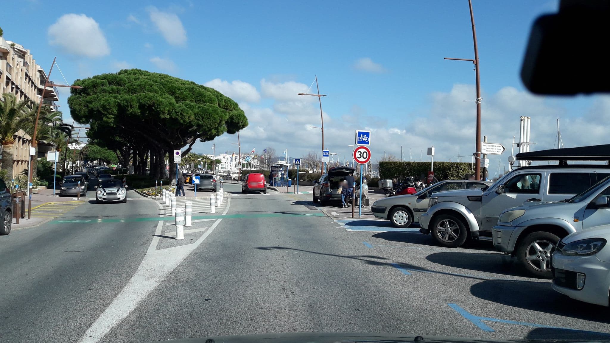 Street view near O'Sullivans Bar and Hôtel, Théoule-sur-Mer — © eric_s (CC BY-SA · Mapillary)
