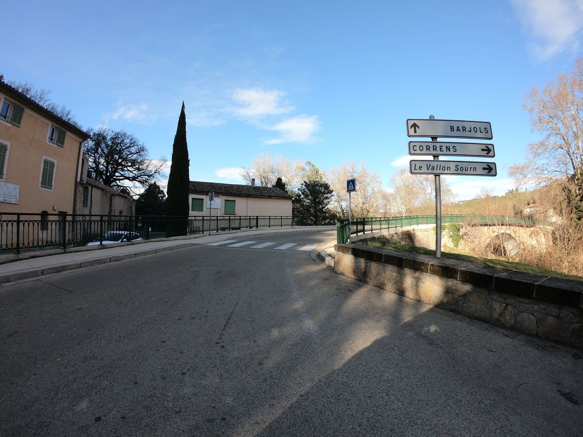 Street view near Federation des Acteurs du Tourisme en Provence, Bras — © joostjakob (CC BY-SA · Mapillary)