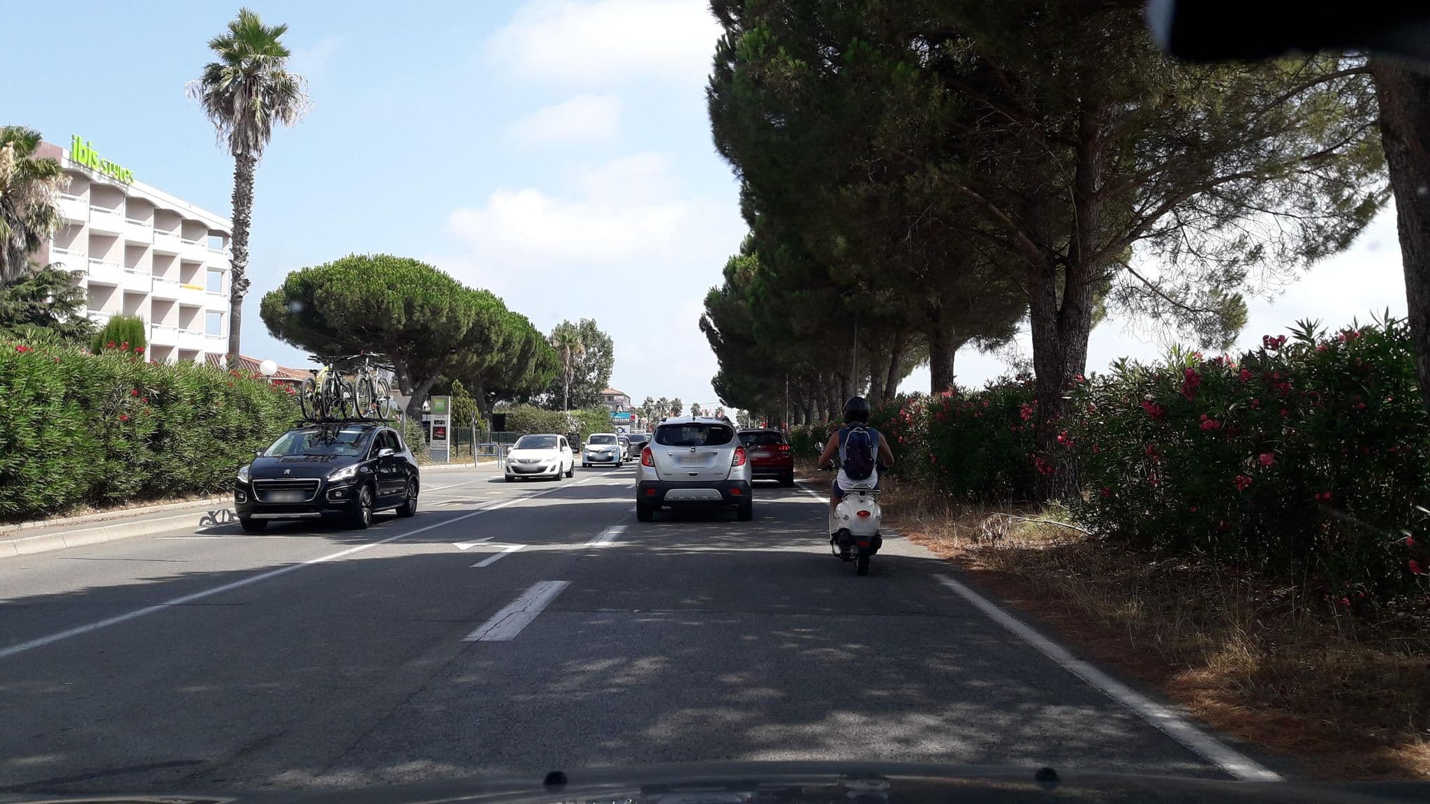 Street view near Hôtel Kyriad, Fréjus — © eric_s (CC BY-SA · Mapillary)