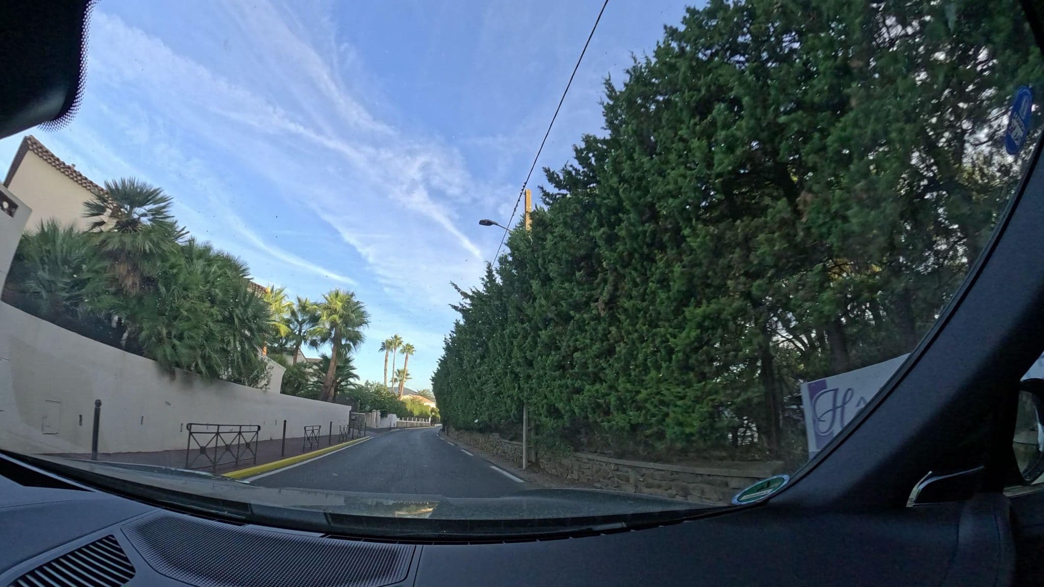 Street view near Sa Hôtel Chateau de la Messardiere, Saint-Tropez — © pharris0n (CC BY-SA · Mapillary)