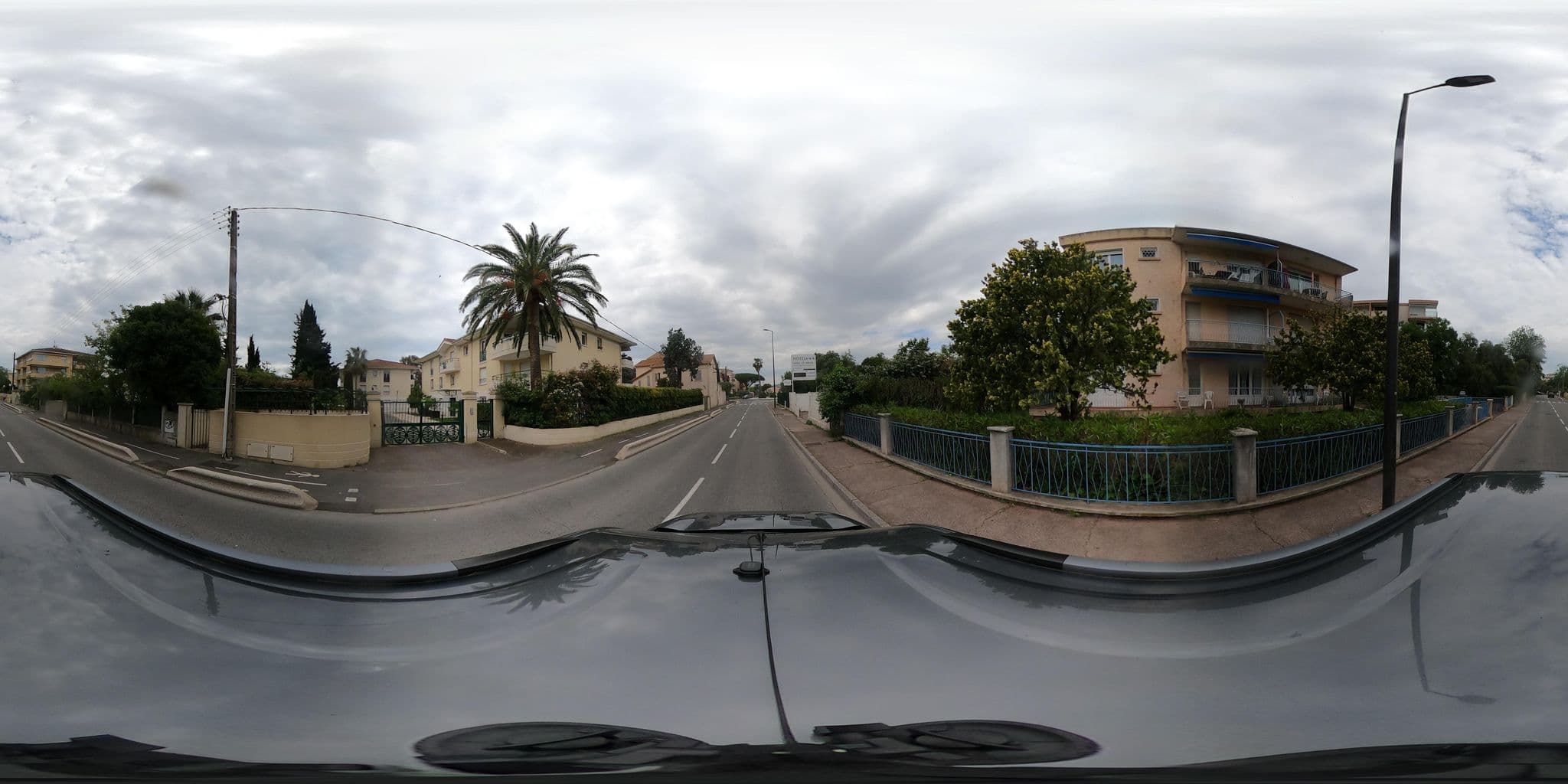 Street view near Hôtel Sable Et Soleil, Fréjus — © eric_s (CC BY-SA · Mapillary)