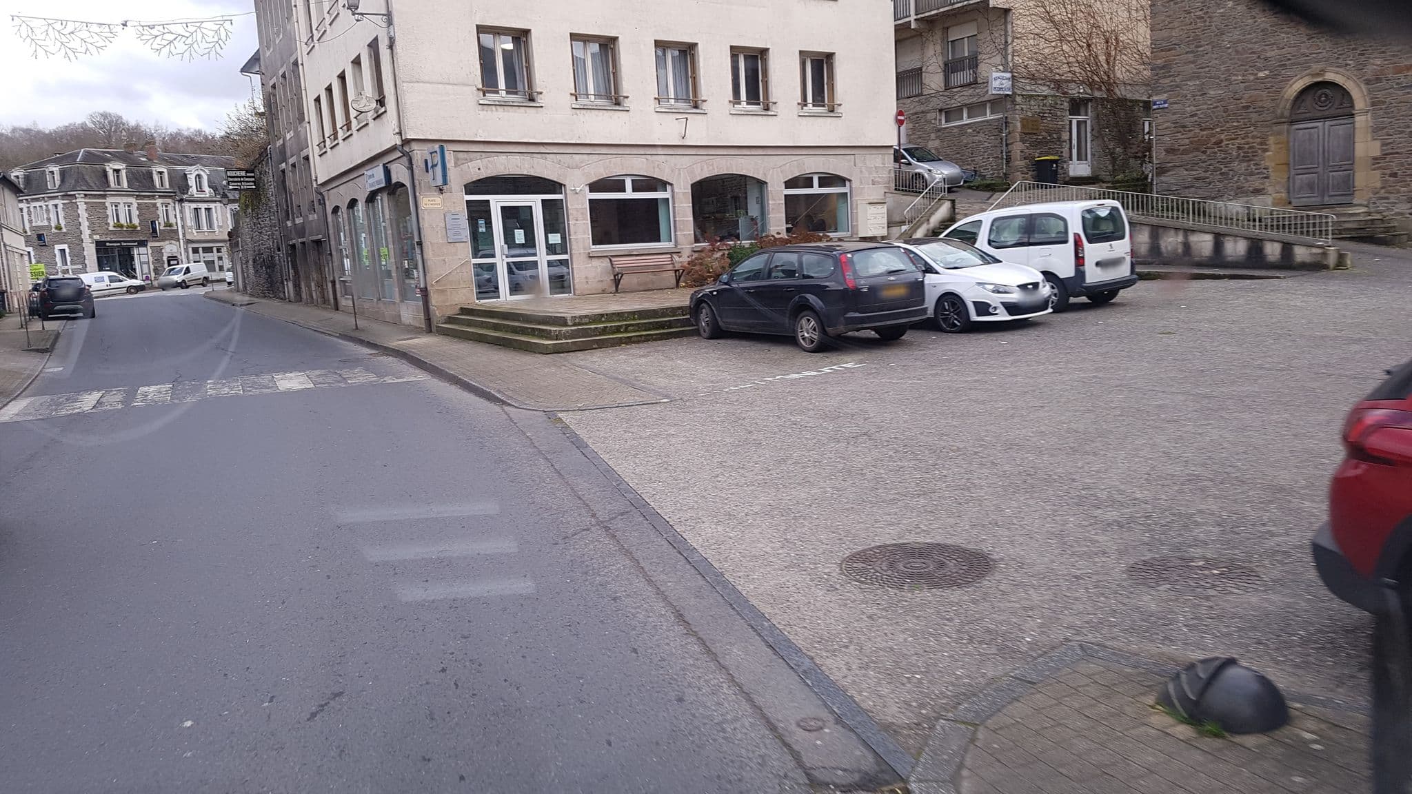Street view near Hôtel Ambroise, Uzerche — © bernardvoyageur (CC BY-SA · Mapillary)