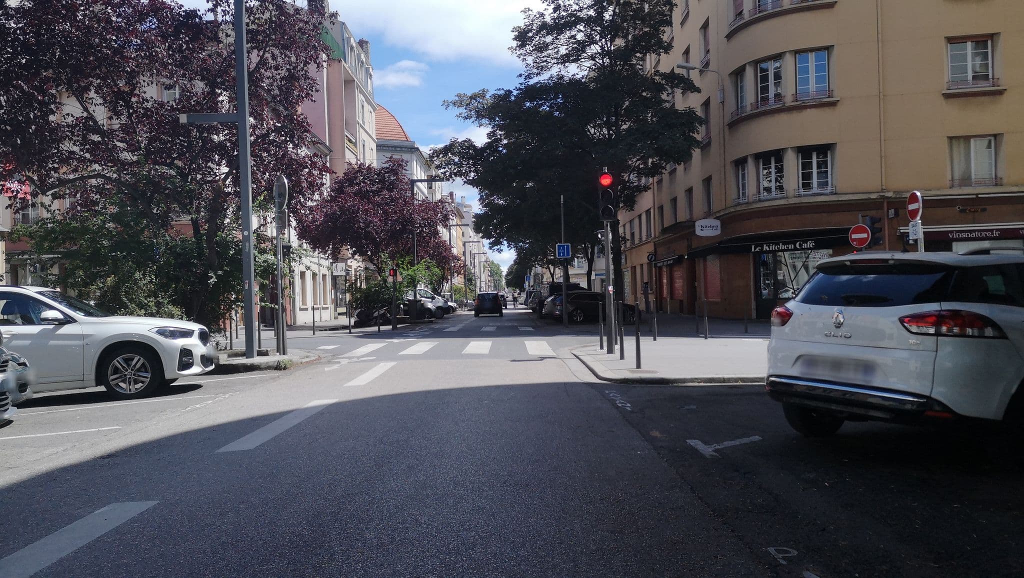 Street view near Hôtel des Facultés, Lyon 07 — © blueberry (CC BY-SA · Mapillary)