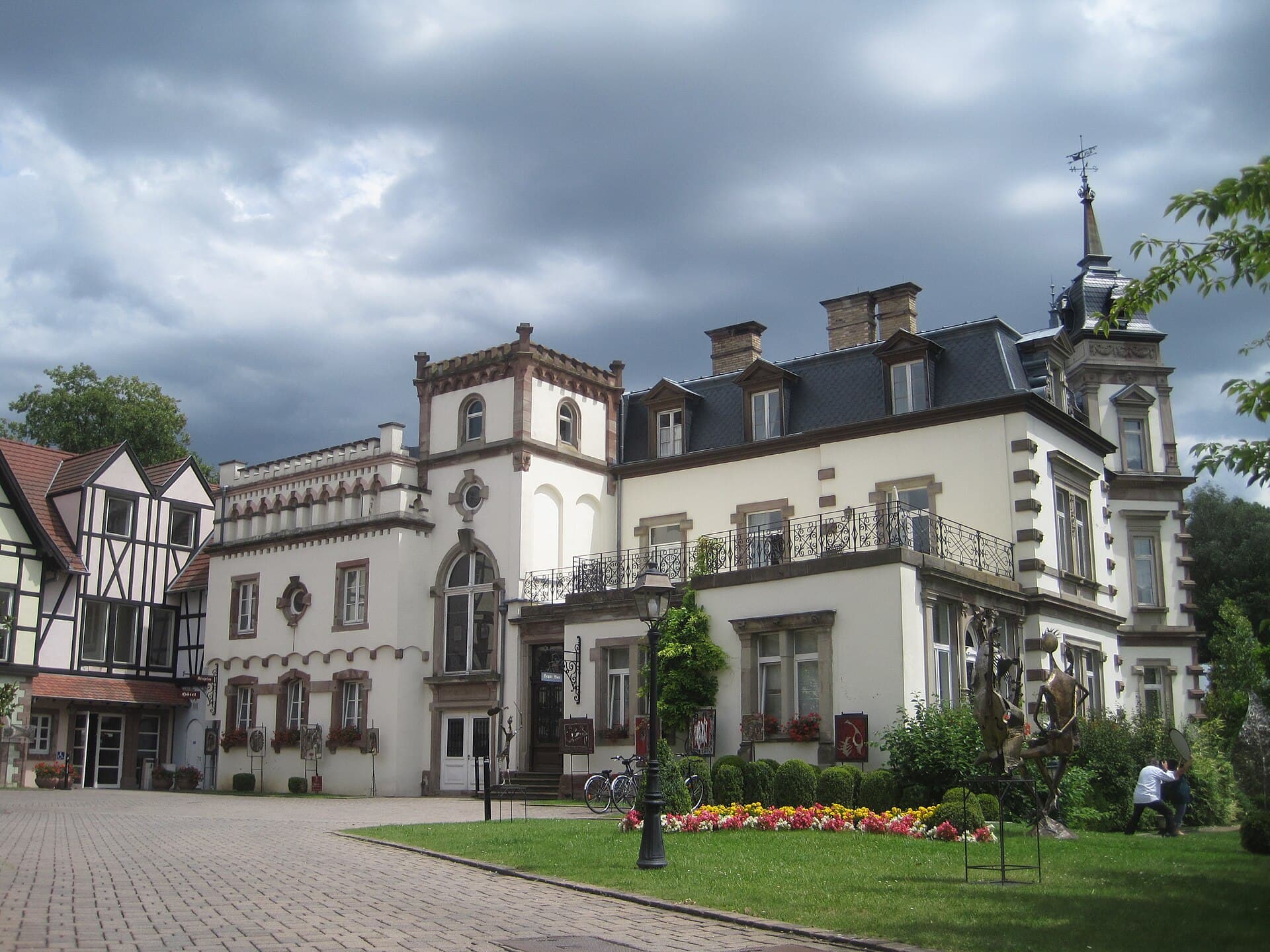 Château de l'Île (via Wikimedia Commons, CC BY-SA 4.0)
