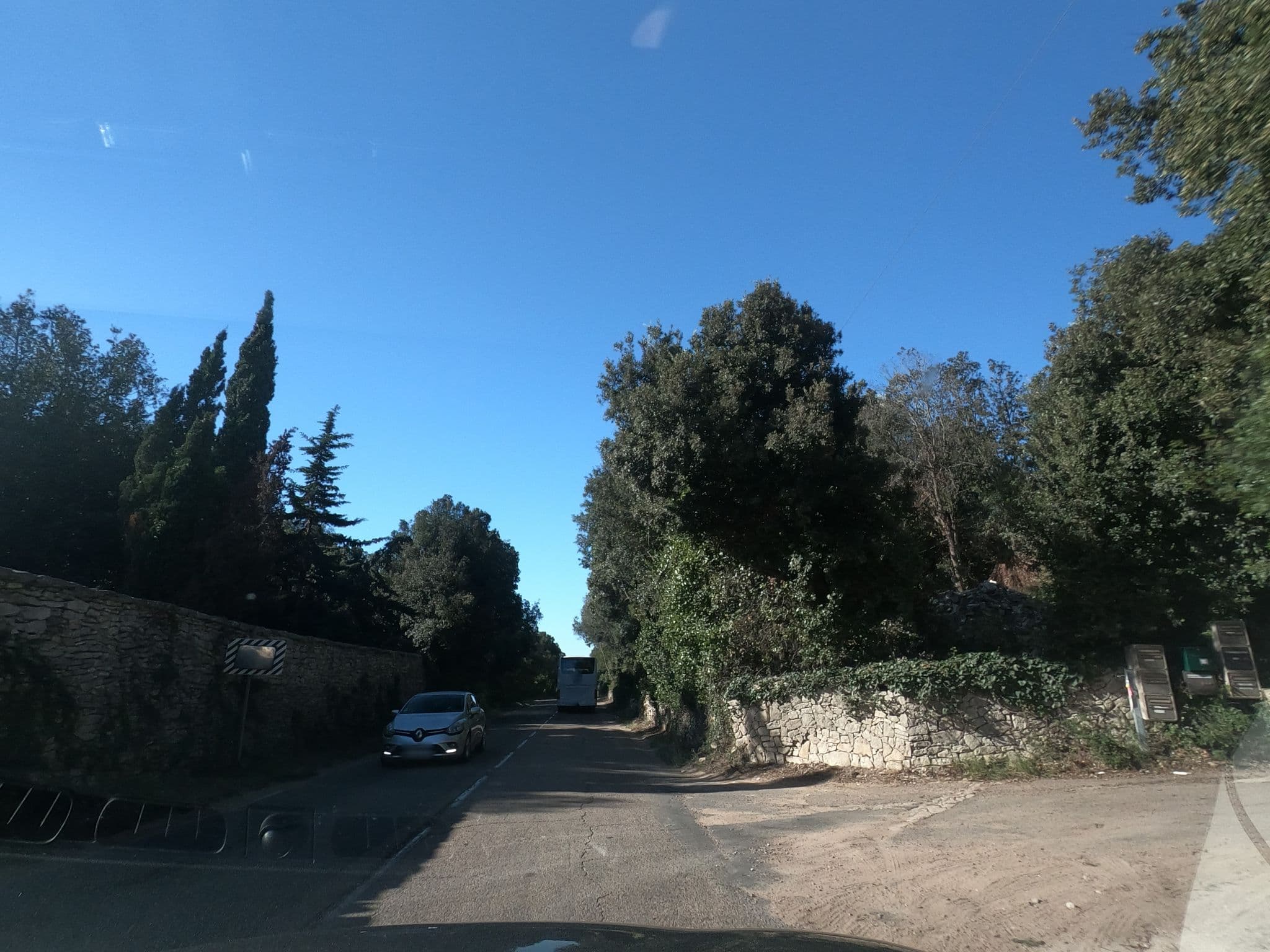 Street view near Isotel, Bonifacio — © canadarunner (CC BY-SA · Mapillary)