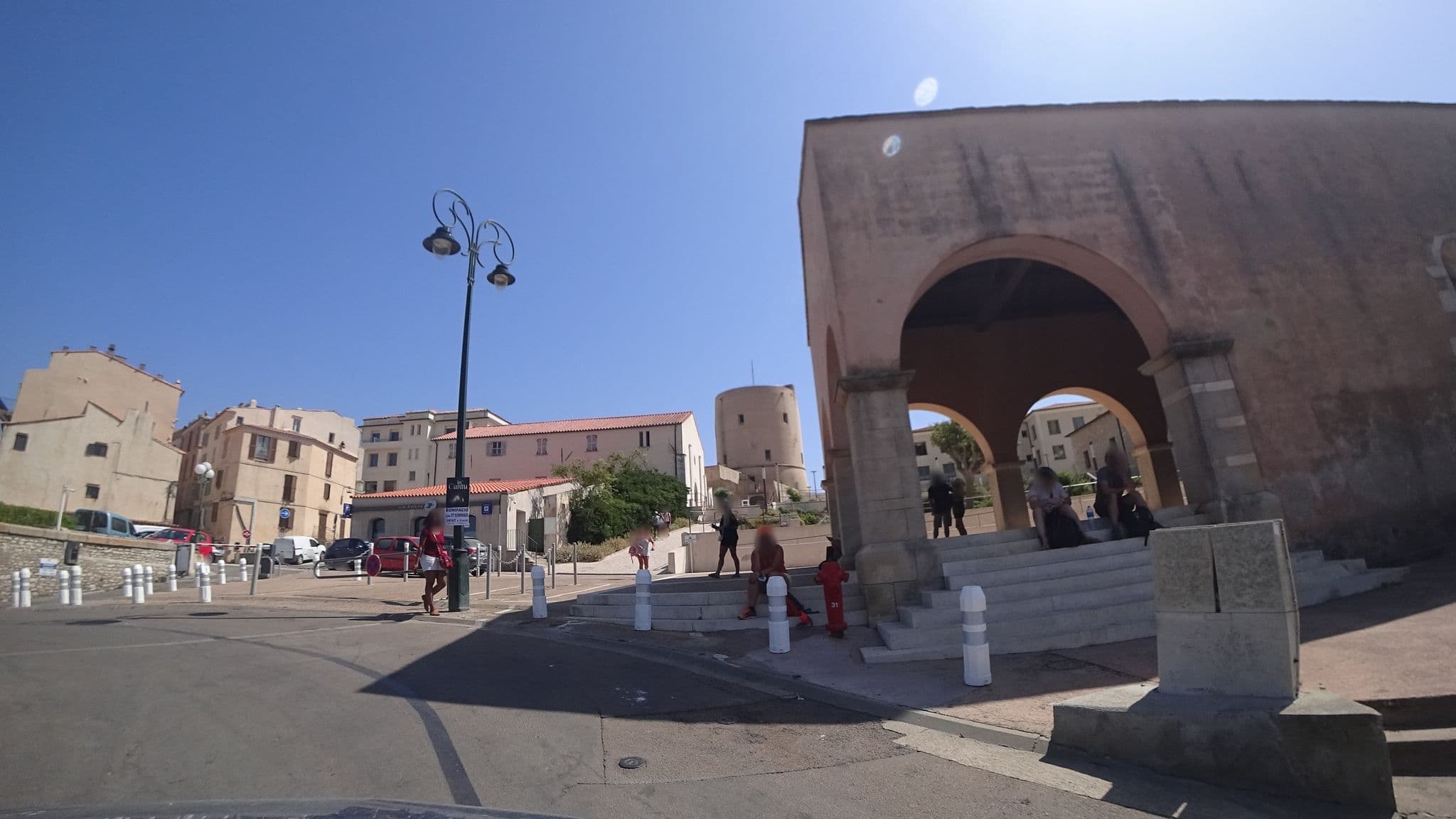Street view near Poisson Rouge, Bonifacio — © yod4z (CC BY-SA · Mapillary)