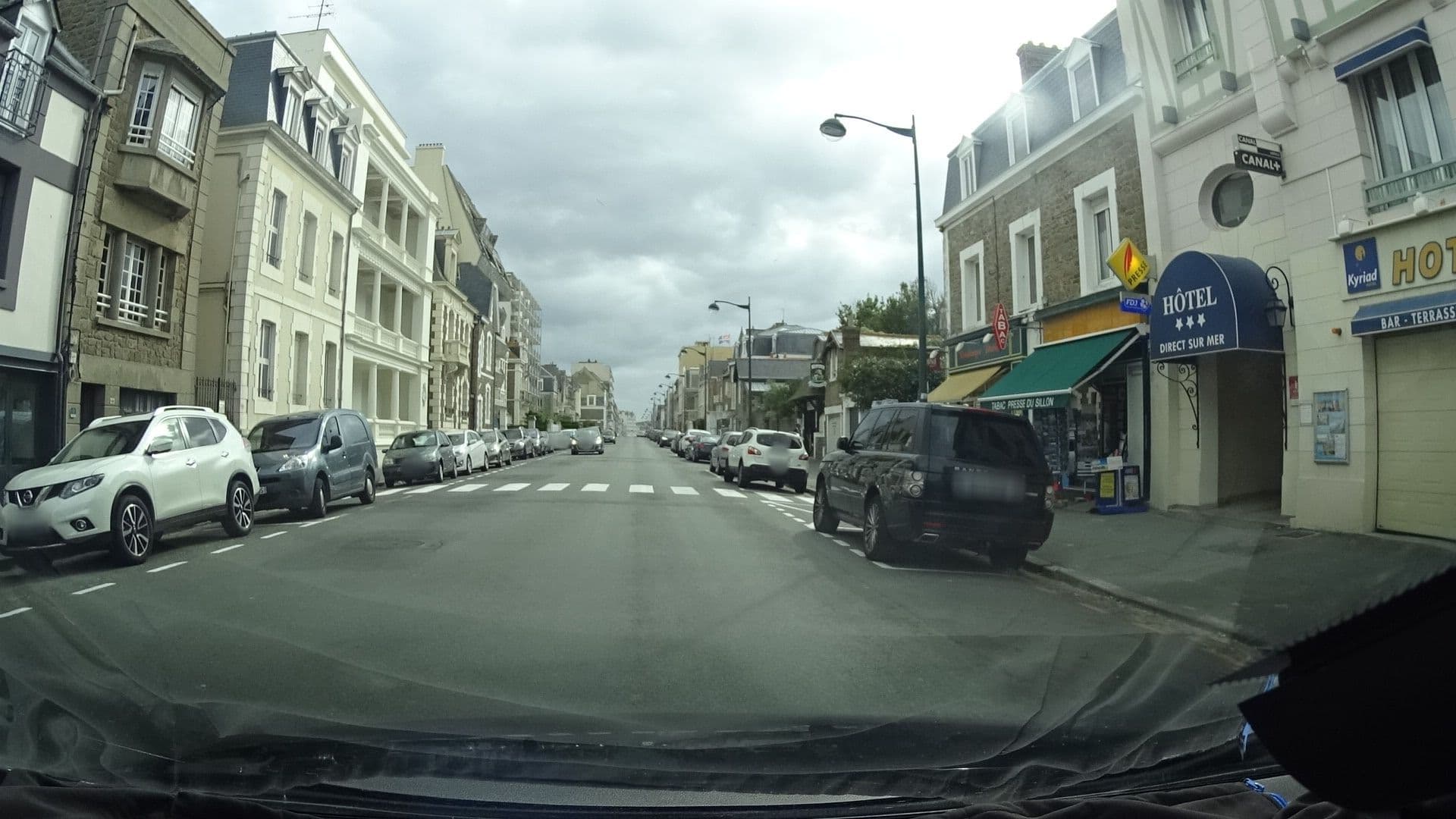 Street view near Hôtel Kyriad Saint-Malo Plage, Saint-Malo — © ljbouere (CC BY-SA · Mapillary)