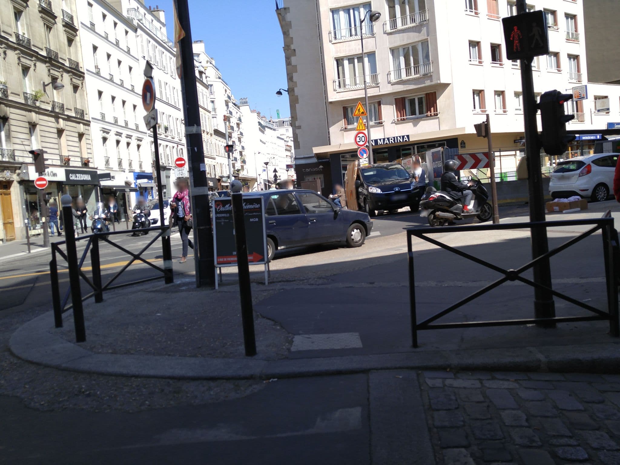 Street view near Splendid Hôtel, Paris 15 Vaugirard — © po_gregoire (CC BY-SA · Mapillary)